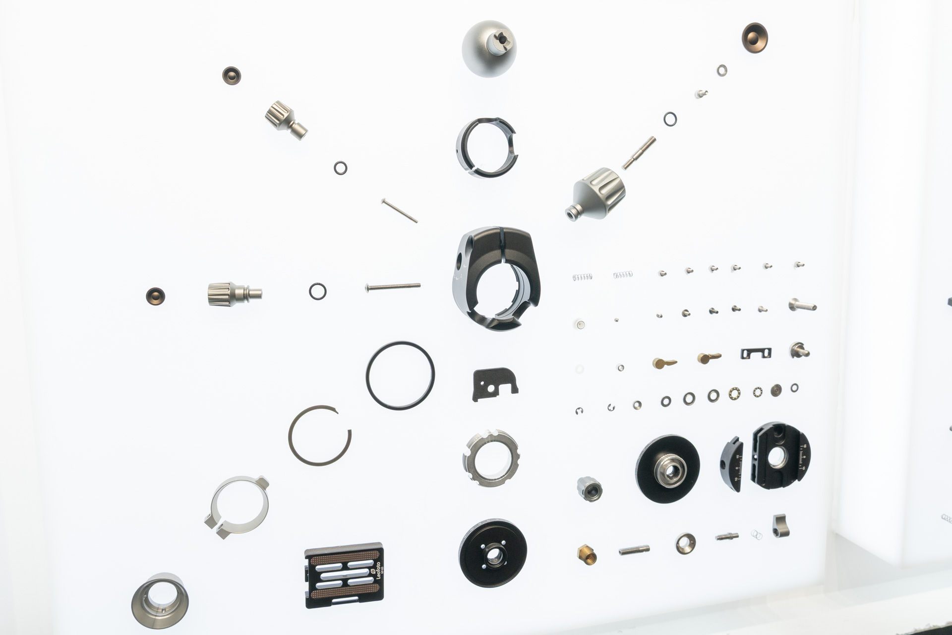 こちらは自由雲台の部品