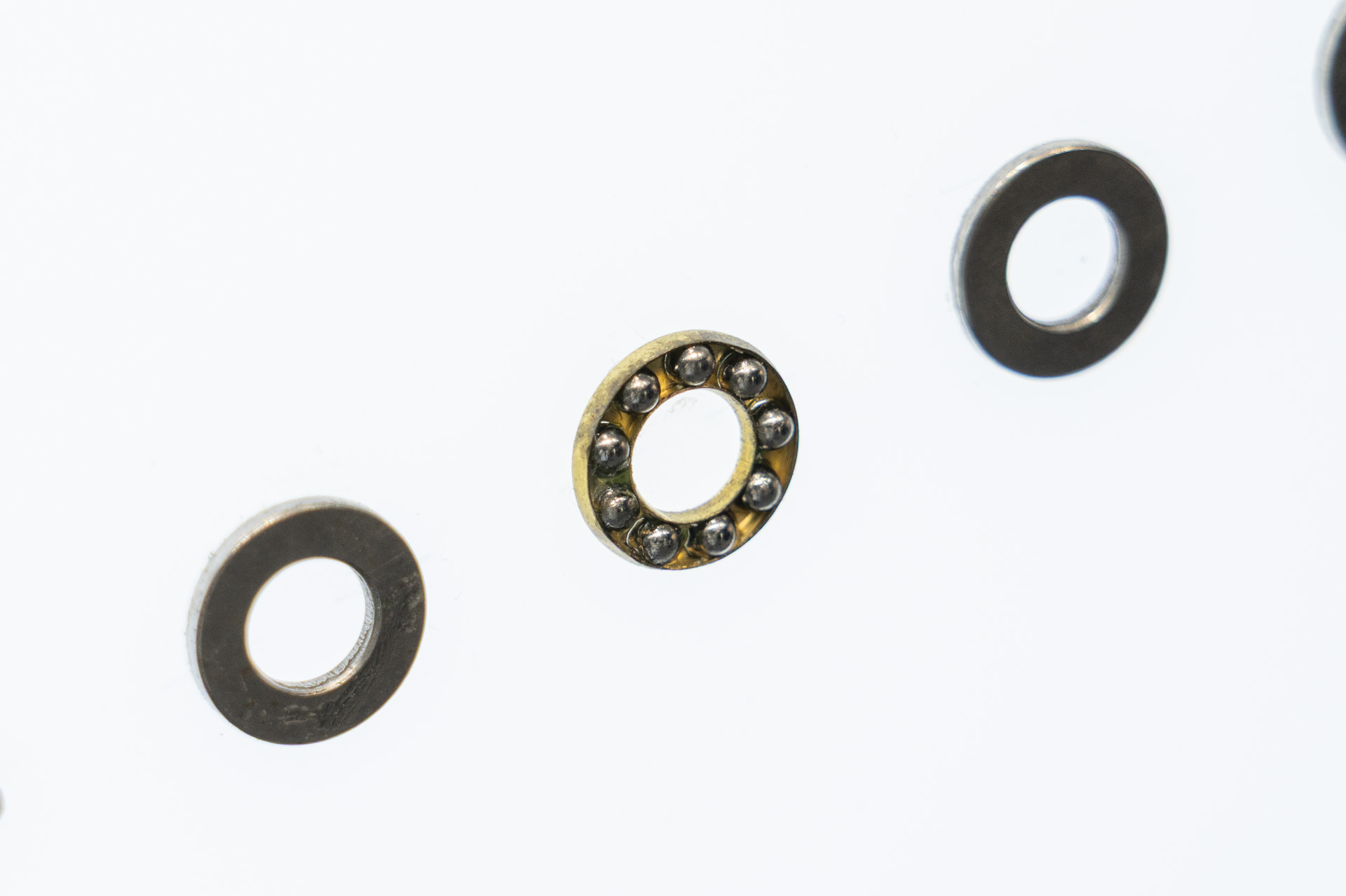 ベアリングは日本精工（NSK）製を採用