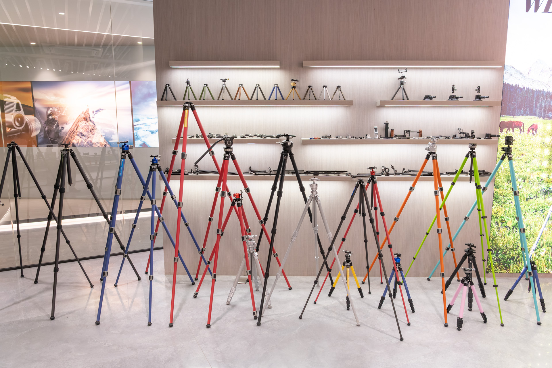 日本でもおなじみになったカラフルな三脚