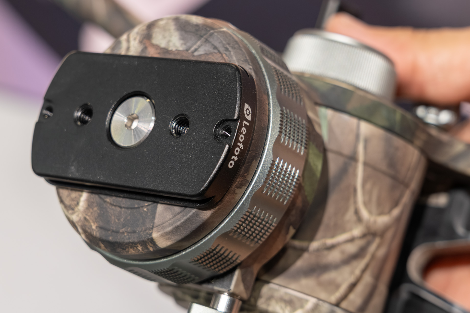 「あまり知られていない」（Deng氏）と見せてくれたのが雲台をクイックシューに対応させるプレート