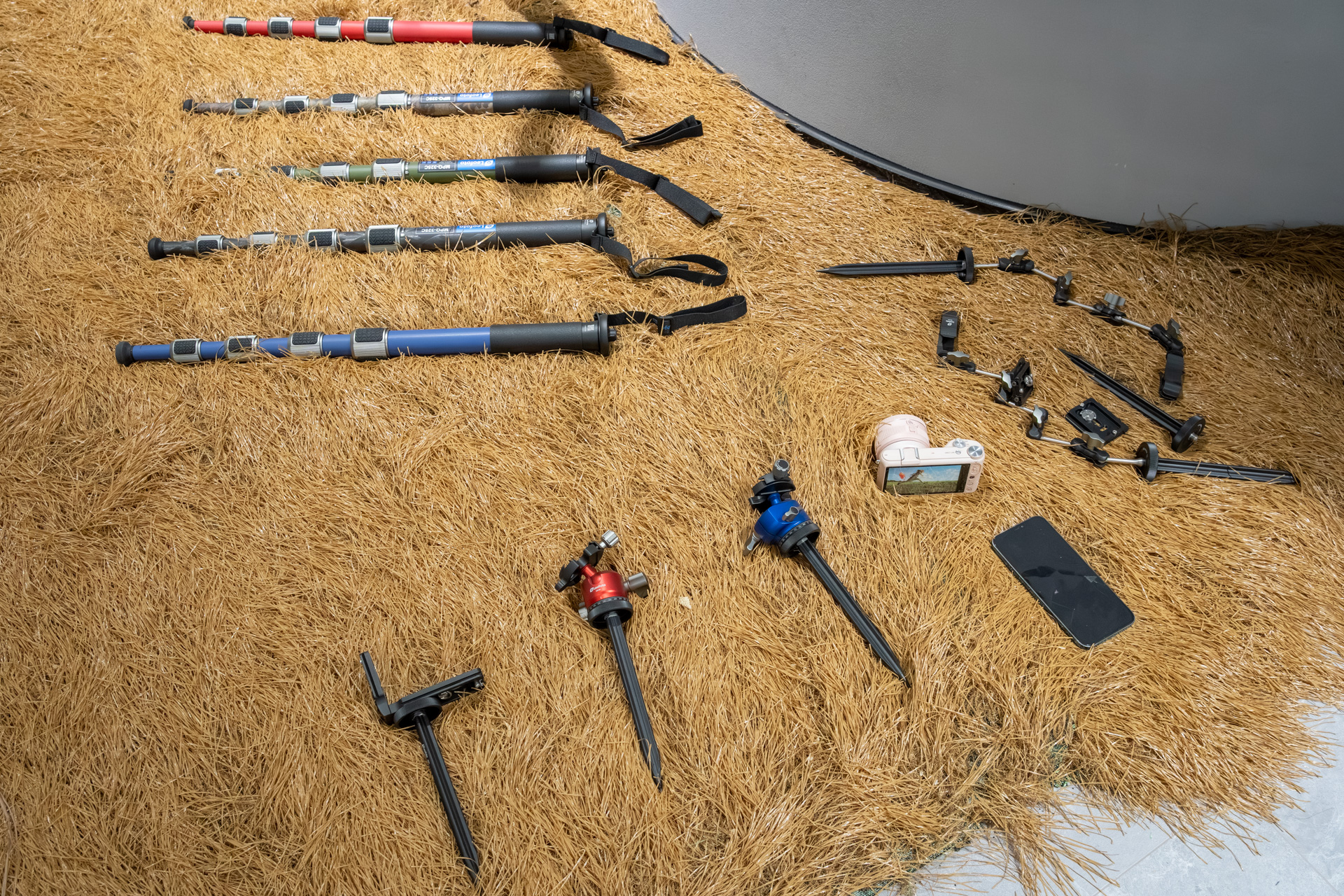 地面に刺せるペグのようなアイテムもある