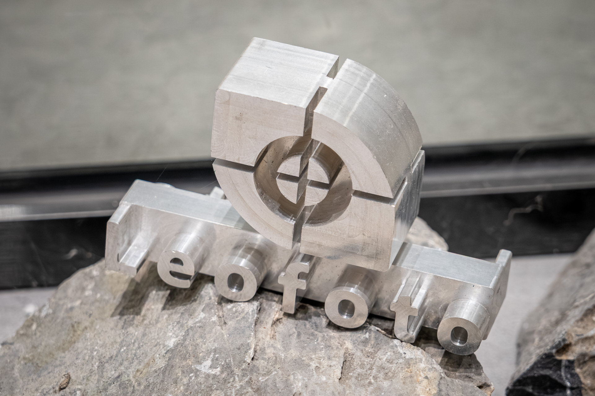 ショールームには削り出しで作ったオブジェの姿も