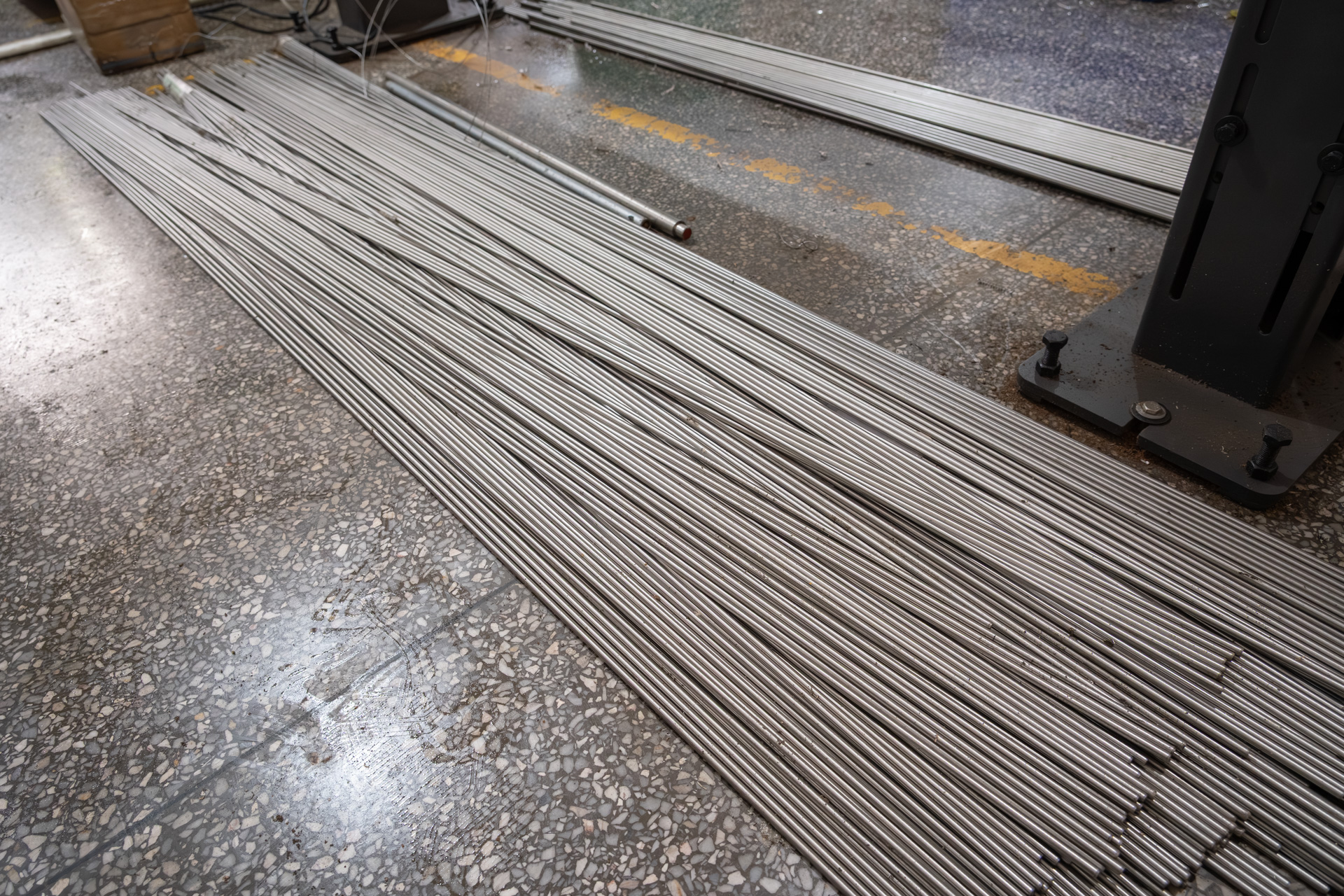 自動旋盤で使う棒状の材料