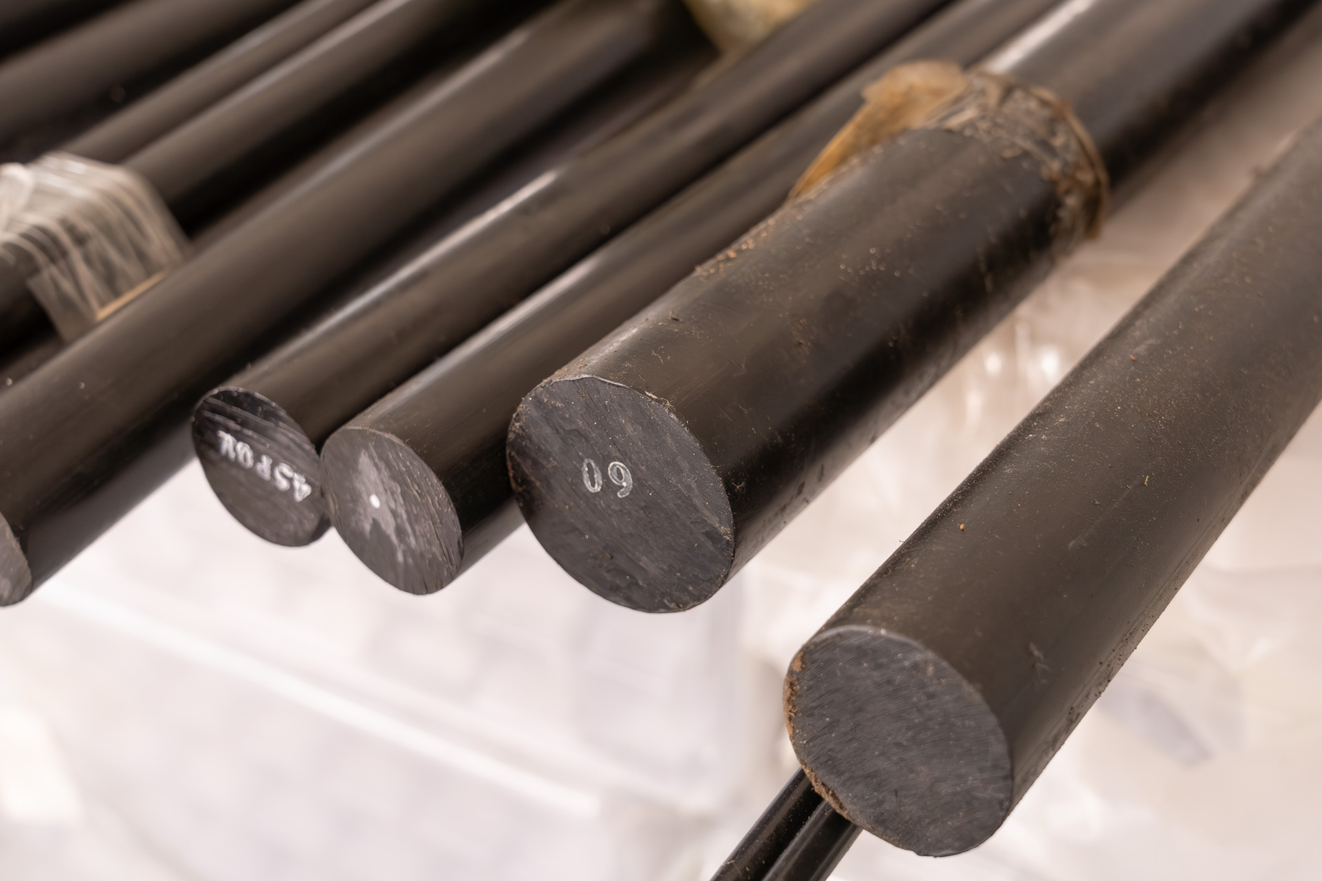 樹脂パーツの加工も自前。その材料もあった