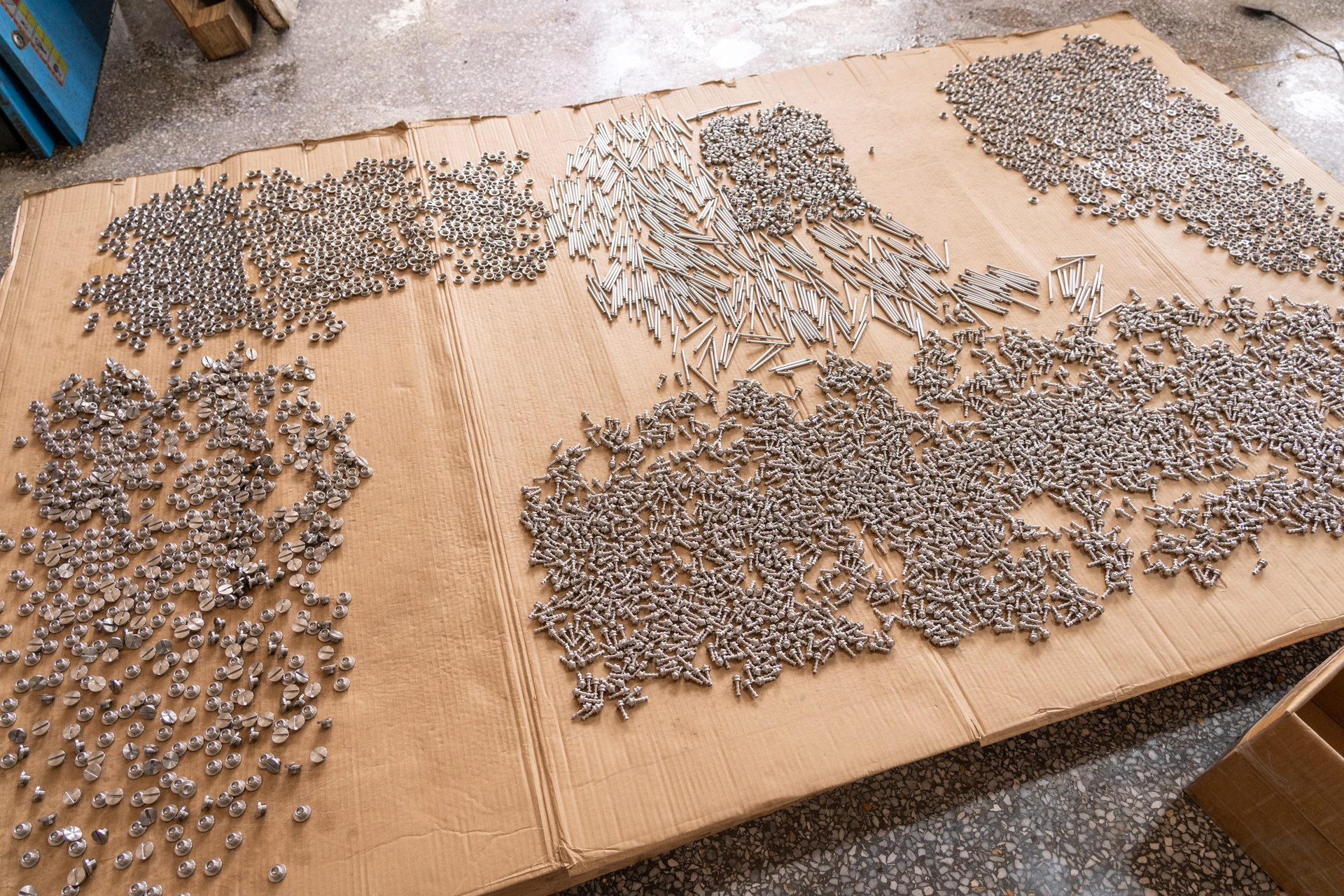 ネジなどのパーツも1つ1つ作られる