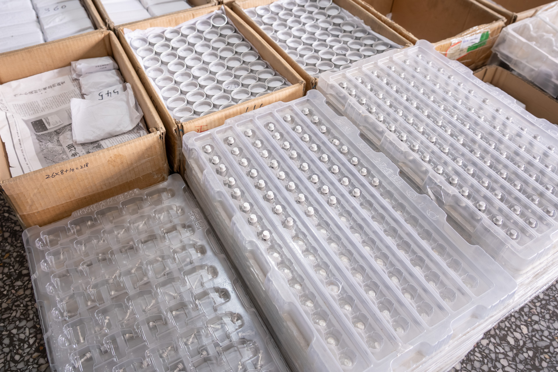 様々なパーツが並んでいた