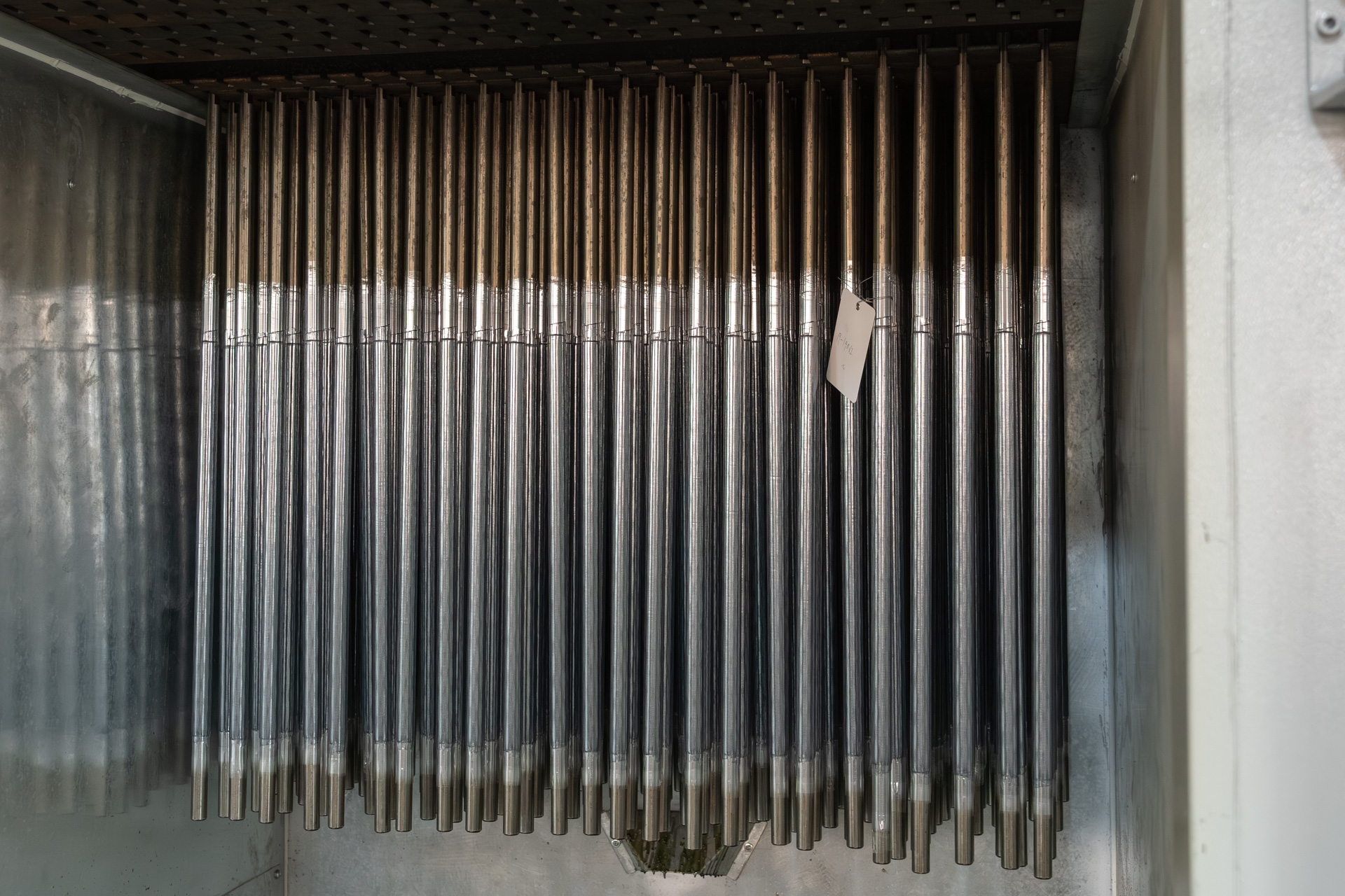 このように金型を吊した状態で加熱する