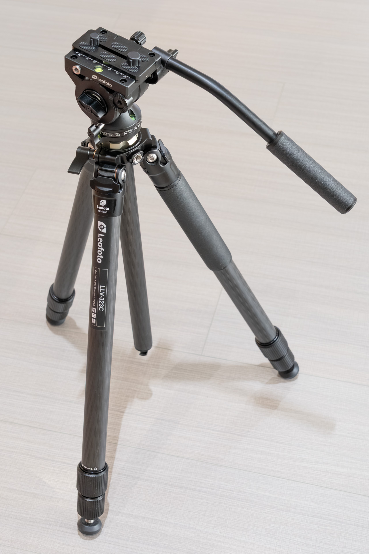 ライカのスポッティングスコープ用として供給する三脚
