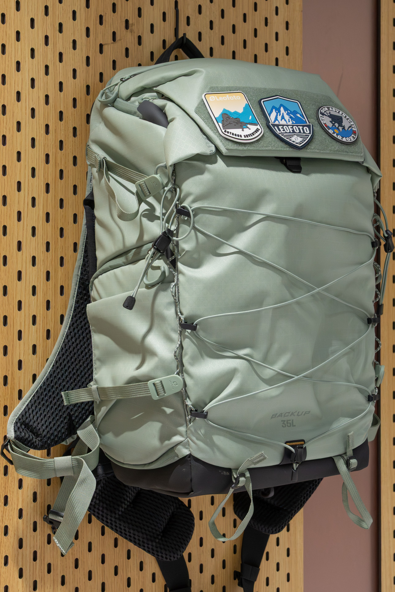 こうしたカメラバッグも今後本格的に展開する予定だ