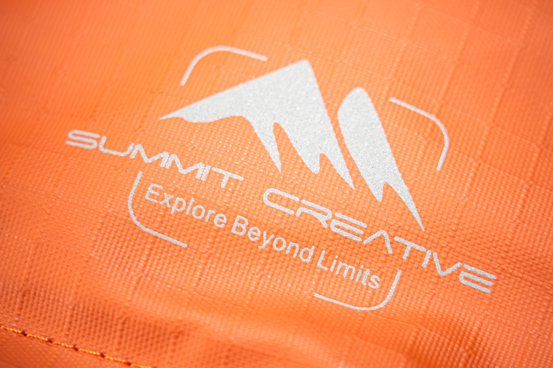 ロゴには「限界を超えて探検しよう」と書かれている