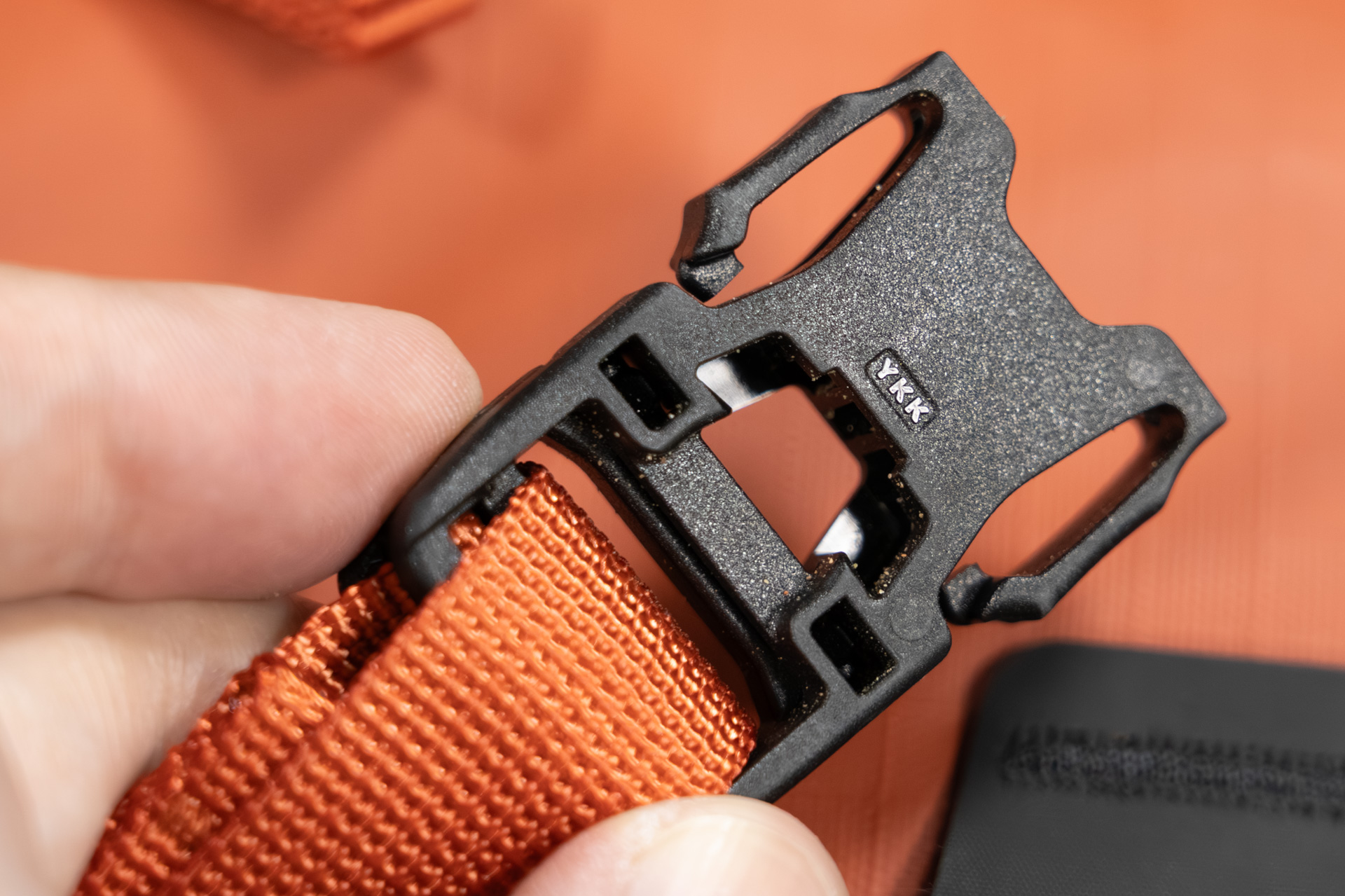 バックルもYKKになっていた