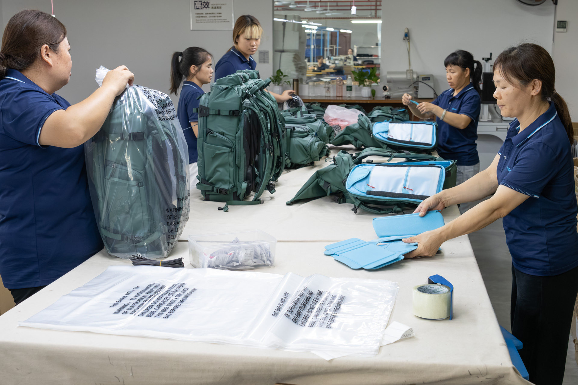 その後、仕切りを取り付けてパッキングされる