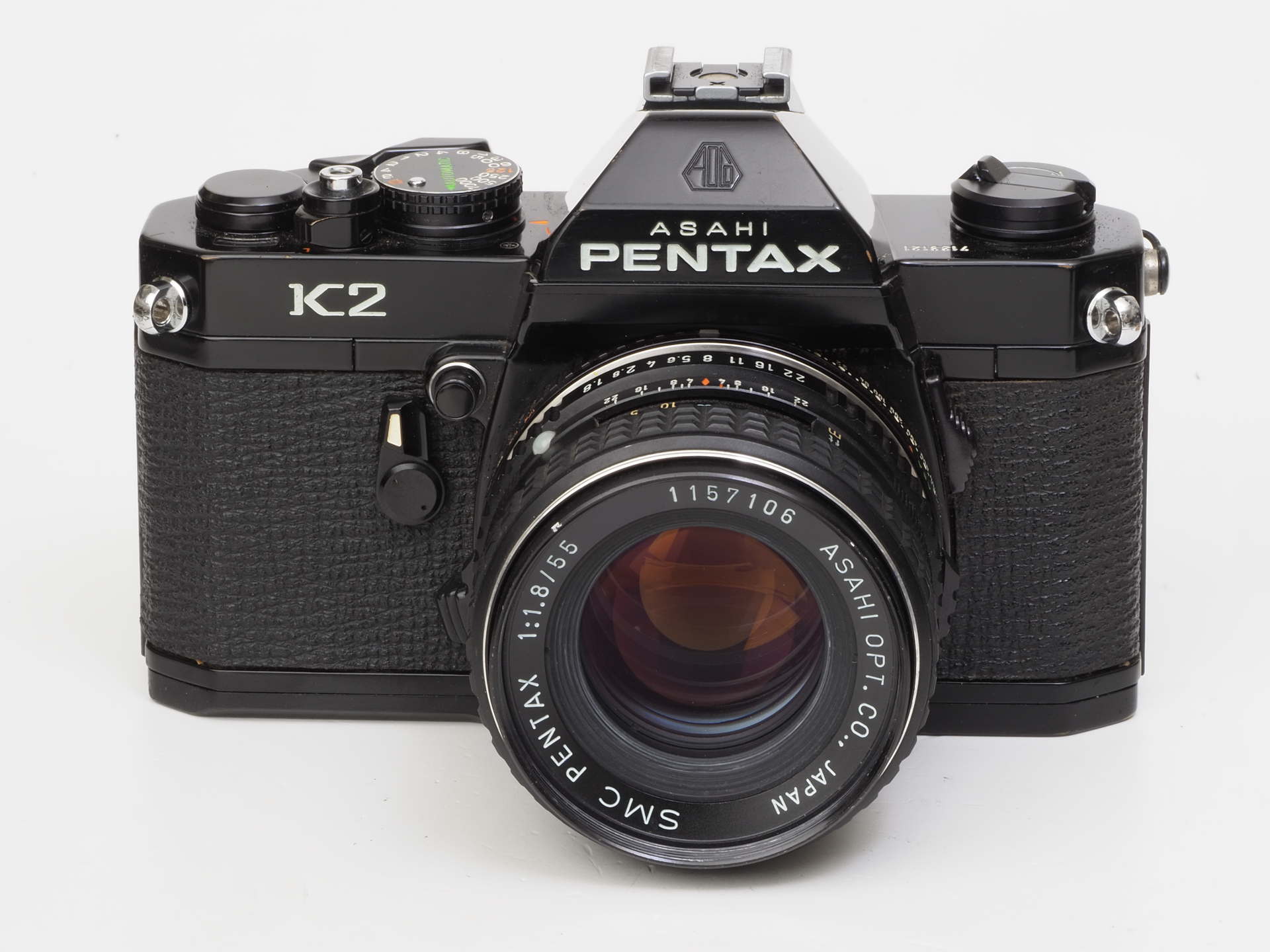 Kマウントを採用した初号機PENTAX K2。絞り優先AEを搭載しています。すでにSシリーズ時代のES/ES2でAE化は達成していましたが、受光素子にはSPDを採用するなど、まったく異なる設計です。