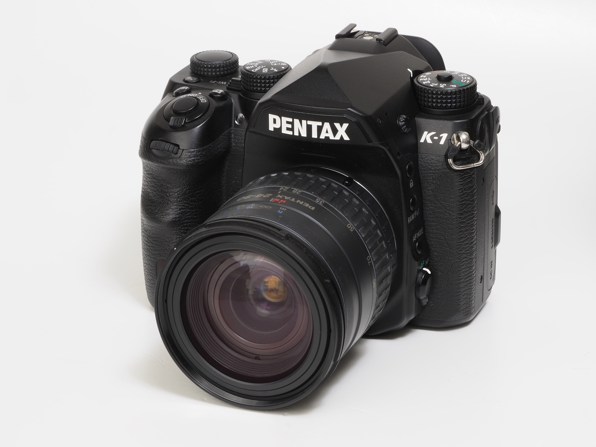 KマウントのAF標準ズームレンズでいちばん好きかもしれません。少々鏡筒が太めであること、自重でズームリングが動かない仕様だったら最高なのですが。<br><span class="fnt-85">PENTAX K-1 Mark II／smc PENTAX-FA 24-90mm F3.5-4.5 AL[IF]／73mm／絞り優先AE（1/1,000秒、F11、−0.7EV）／ISO 400</span>