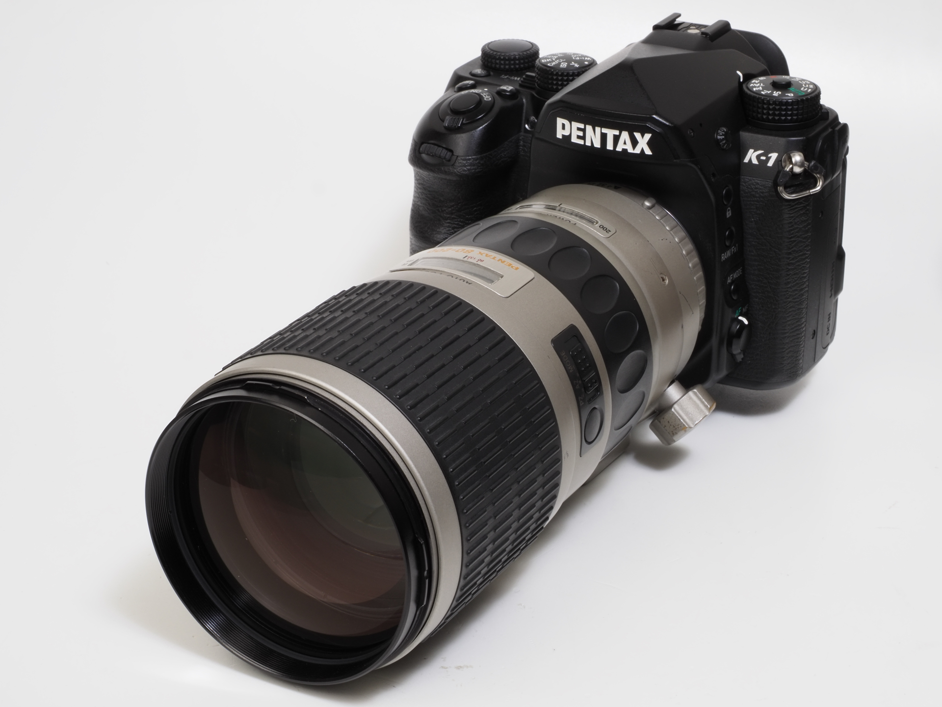 仕様のわりには超絶に重たい。K-1との組み合わせでは筋トレになります。古いレンズですが、線の細い描写をするのでデジタルでも問題なく。K-1やK-3 Mark IIIではパワーズームが使えます。