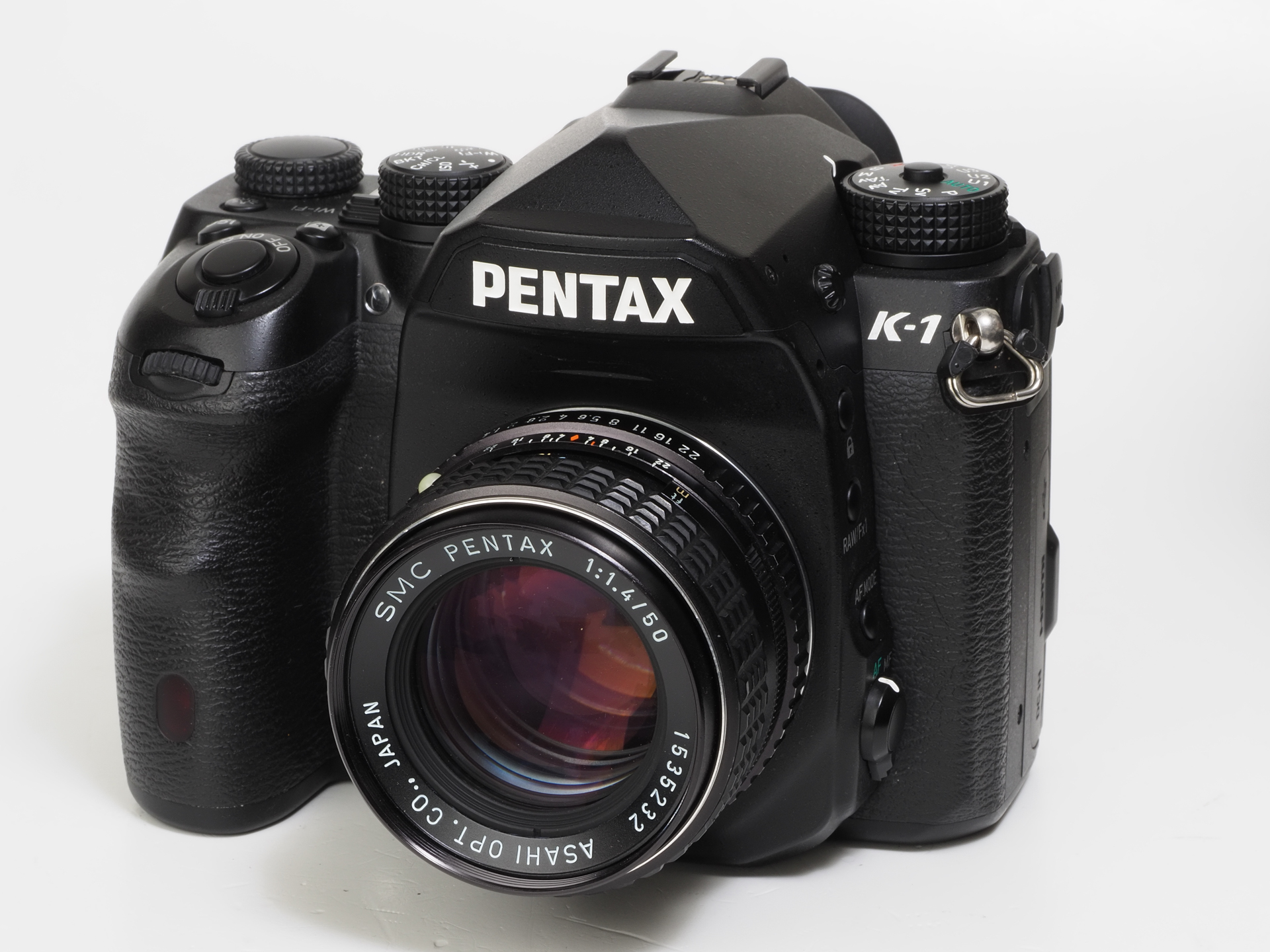 Kマウントになって初の50mmF1.4レンズで撮影しました。少し大きく見えるのはフィルターアタッチメントがタクマー50mmF1.4の49mmから52mmになったからではないかと。あとは鏡筒のデザインとマウント径の違いですね。開放値近辺の絞りでは少々レトロな描写ですが、現代でも通用します。<br>PENTAX K-1 Mark II／SMC PENTAX 50mm F1.4／50mm／マニュアル露出（1/6,400秒、F2.0）／ISO 100|@@