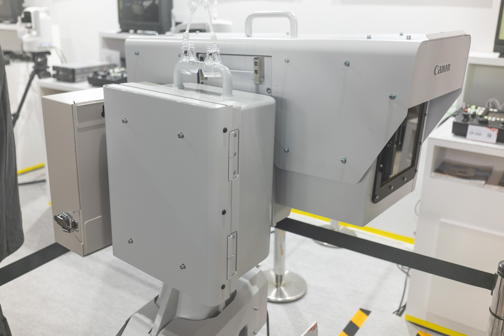 Lレンズよりも高性能という遮熱塗装を施している