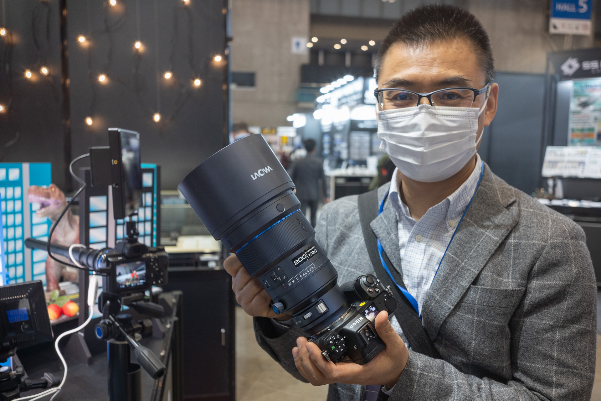 設計技術や硝材の進化で、昔の同スペックレンズよりも相当軽く作れたという