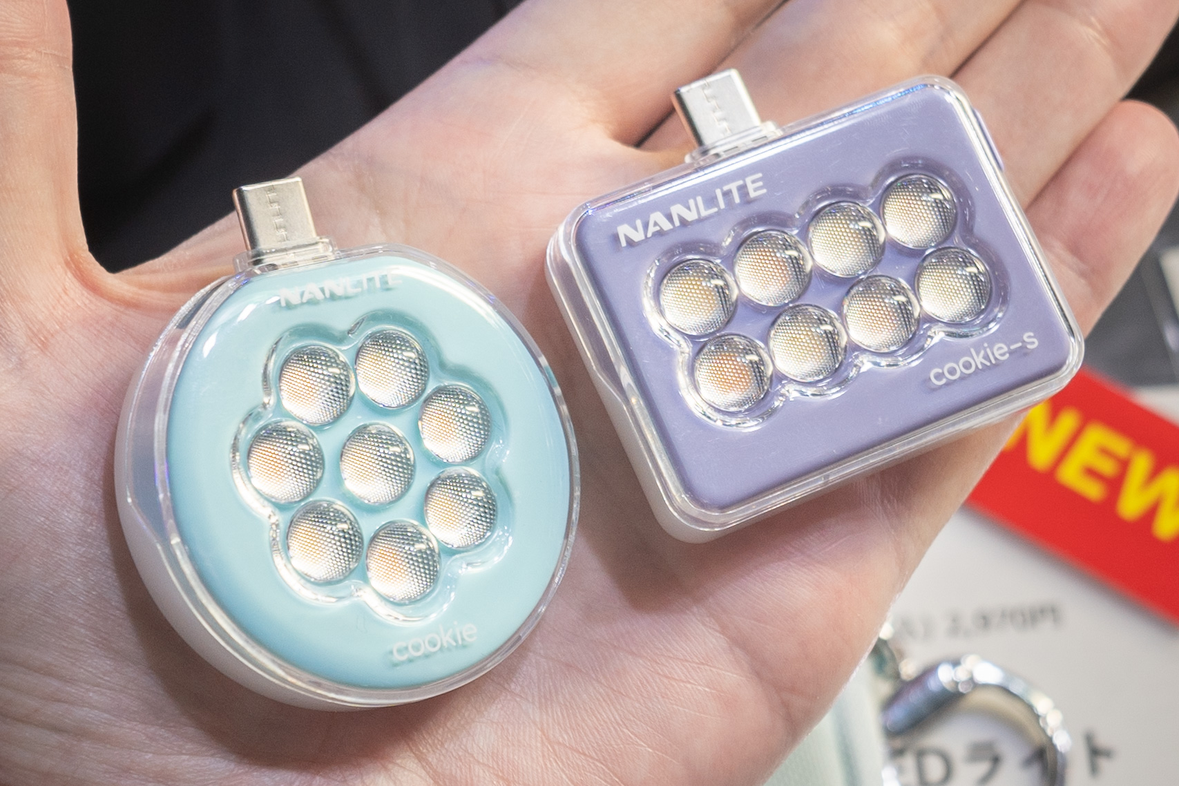 カラーはいずれもシアンブルー、ラベンダー、コーラルピンクの3色をラインナップする