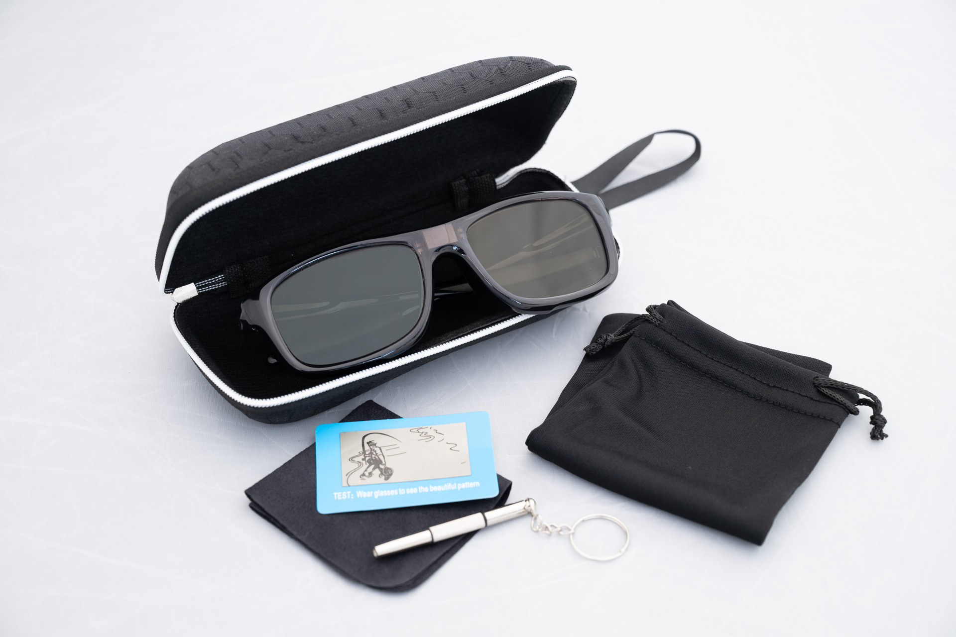 ケースやシリコンクロスが付属するのはありがたい