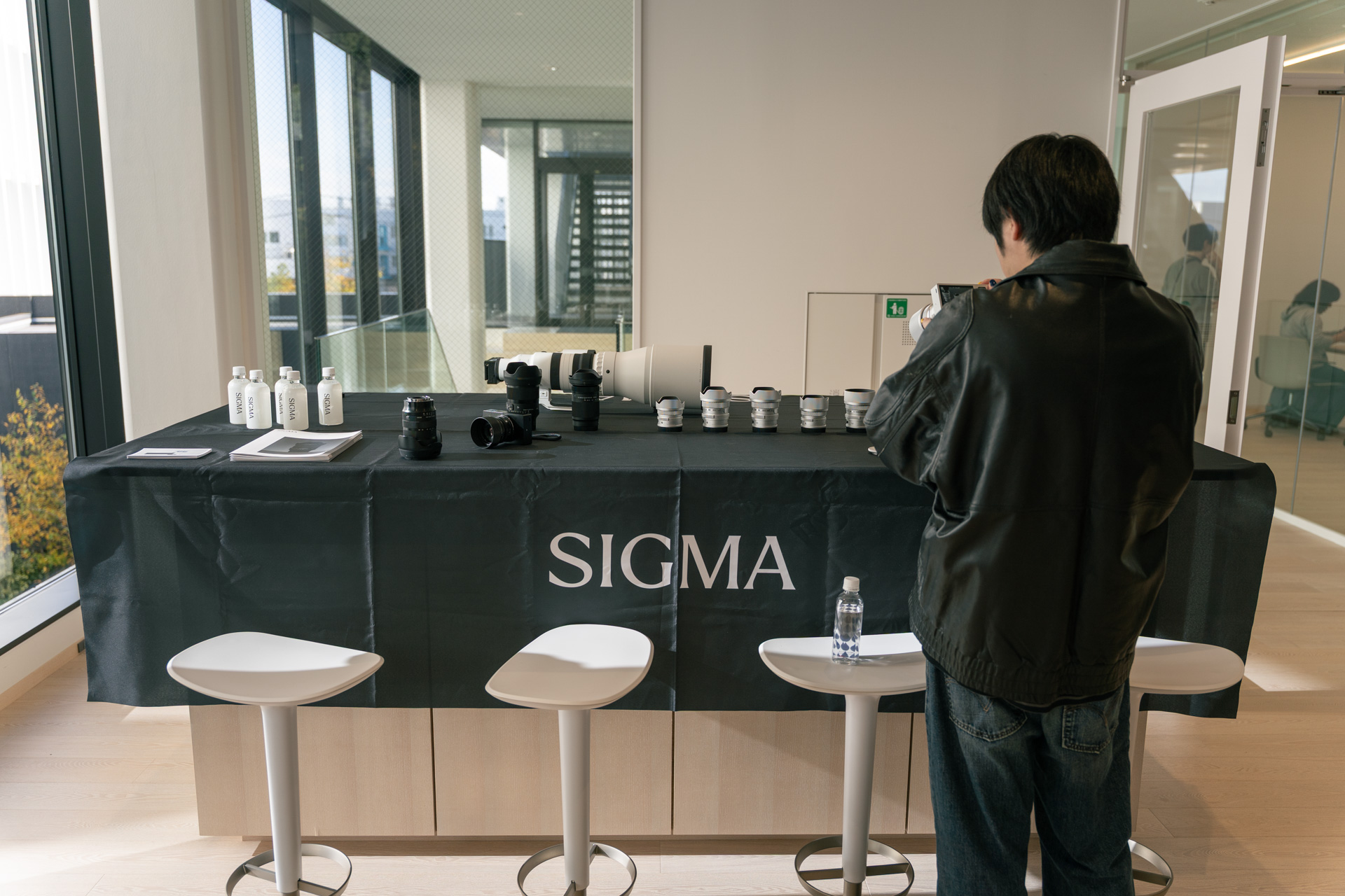 製品を試せるカウンターが用意された