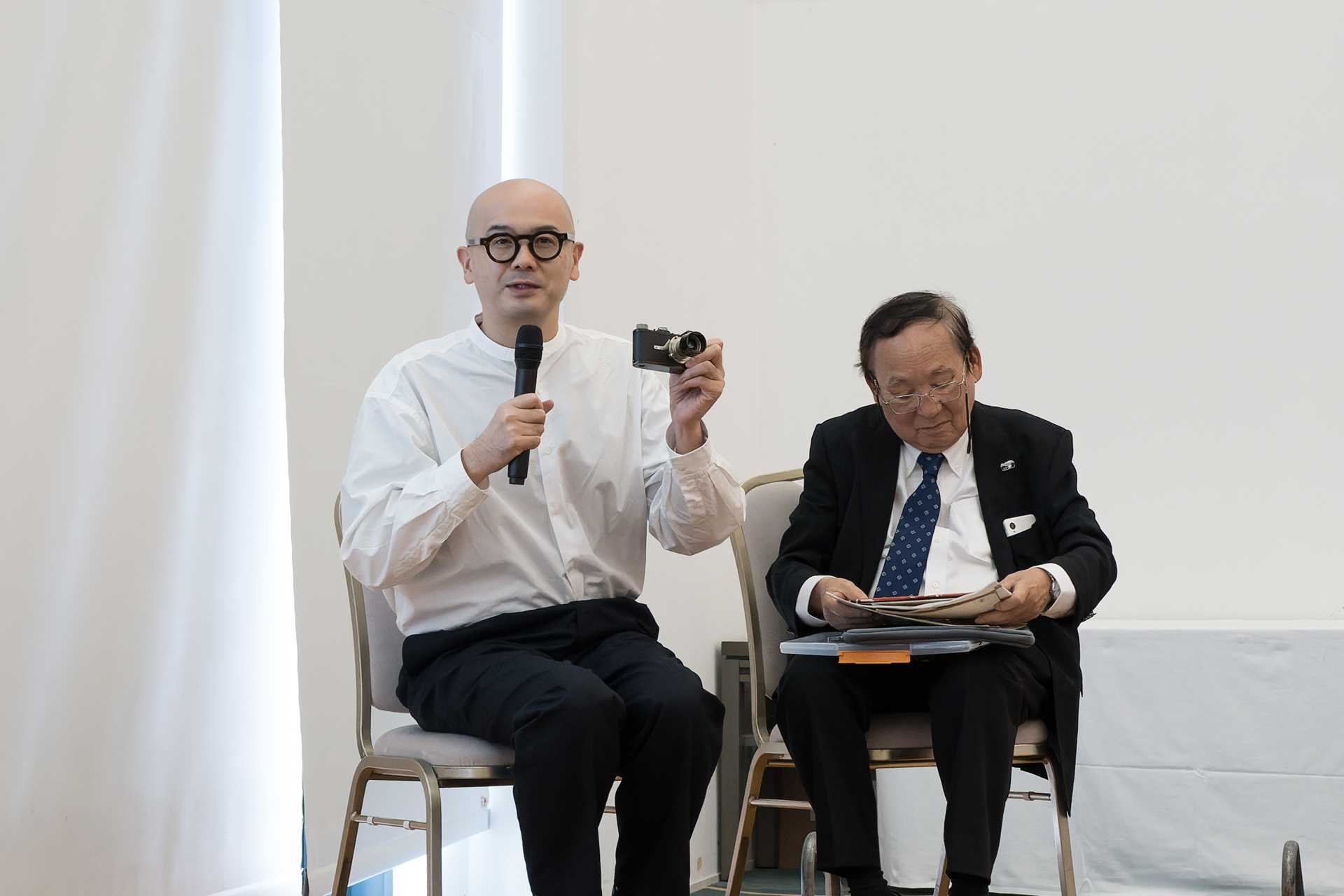 “一冊の本を売る書店”として知られる森岡書店の森岡督行氏。所有するNo.361のライカIを使い、「100年前のカメラで100年前の被写体を撮る」をテーマに建築物などの撮影を行った