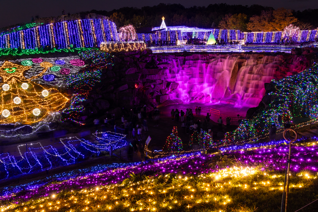 四国八十八景に選定された「昇竜の滝」ライトアップ