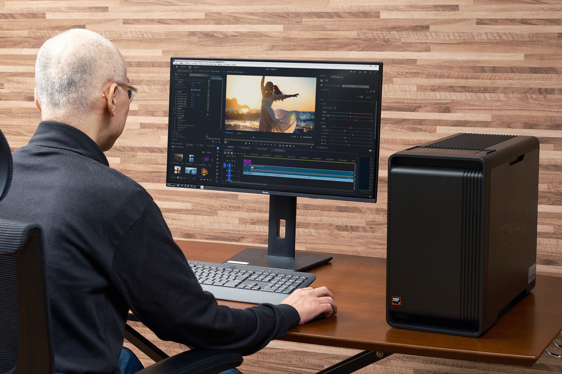 DAIVを机上に置いたイメージ。高さがあるため圧迫感を覚えるが、設置面積は215×480mmと省スペース。使用したモニターは「<a href="https://www.mouse-jp.co.jp/store/g/giiyama-xub2792uhsu-b6/?utm_source=mdmr&utm_medium=content-text&utm_campaign=2512_daiv_km_mdnmr&utm_content=pr" class="n" target="_blank">ProLite XUB2792UHSU-B6</a>」