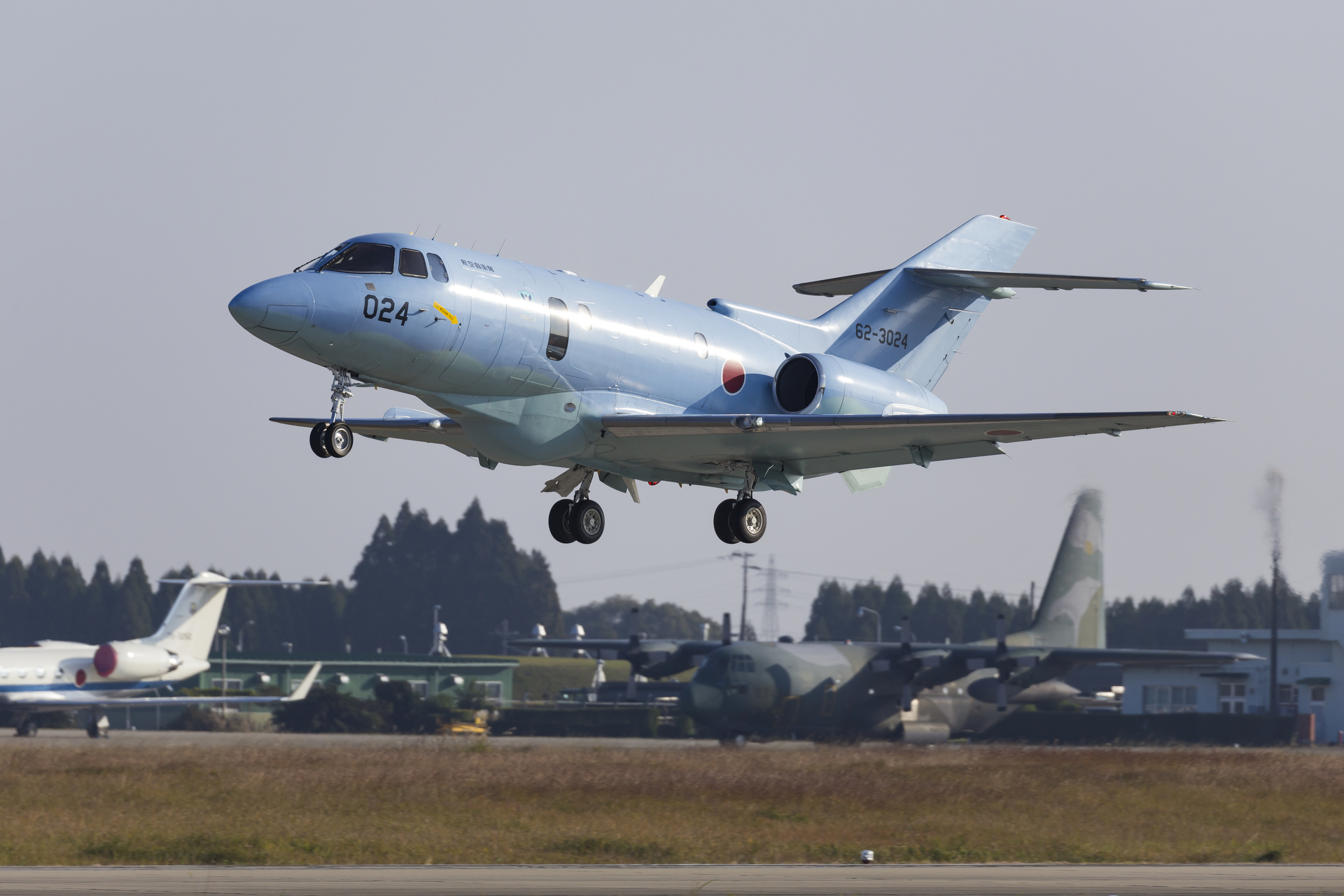 新田原救難隊（U-125A）の展示飛行（2016年の新田原エアフェスタ予行にて撮影）<br>キヤノン EOS 6D／EF100-400mm f/4.5-5.6L IS II USM／400mm／シャッター速度優先AE（1/100秒、F11）／ISO 100