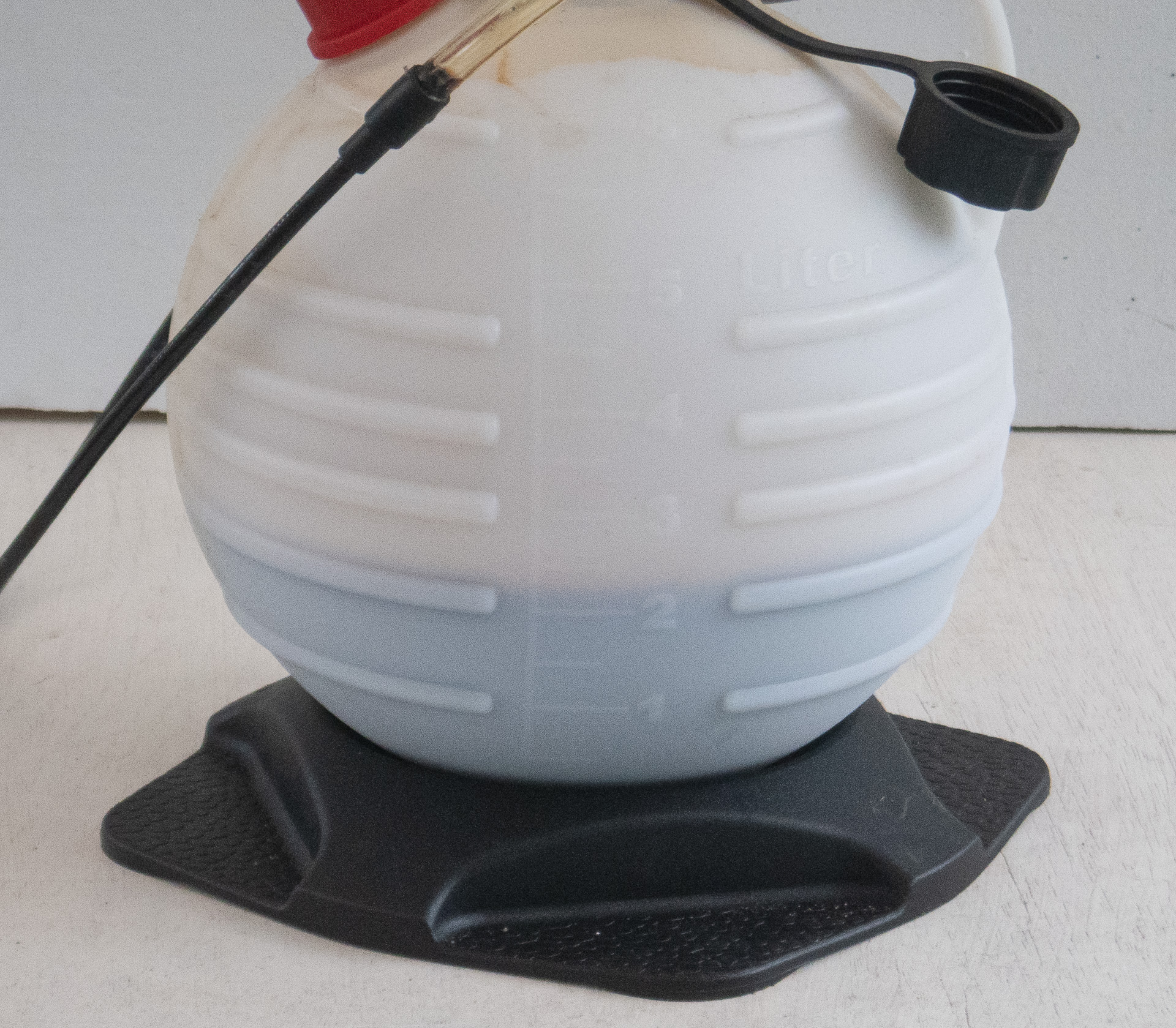 7月の記事のもの。この時は上抜きです。オイルフィルターは交換せず。およそ2.25L抜けています