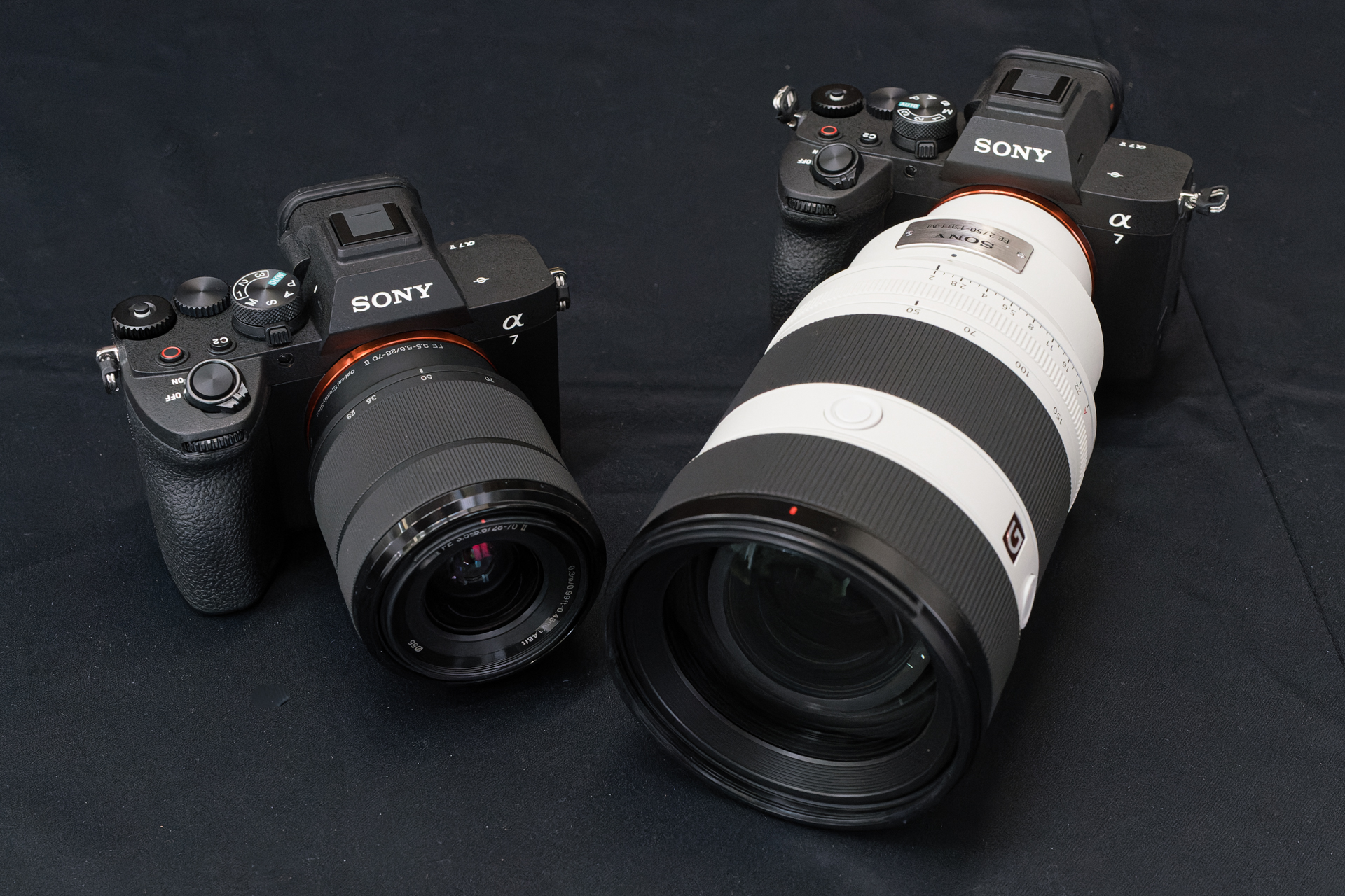 α7 V。左はFE 28-70mm F3.5-5.6 OSS II、右はFE 50-150mm F2 GMを装着