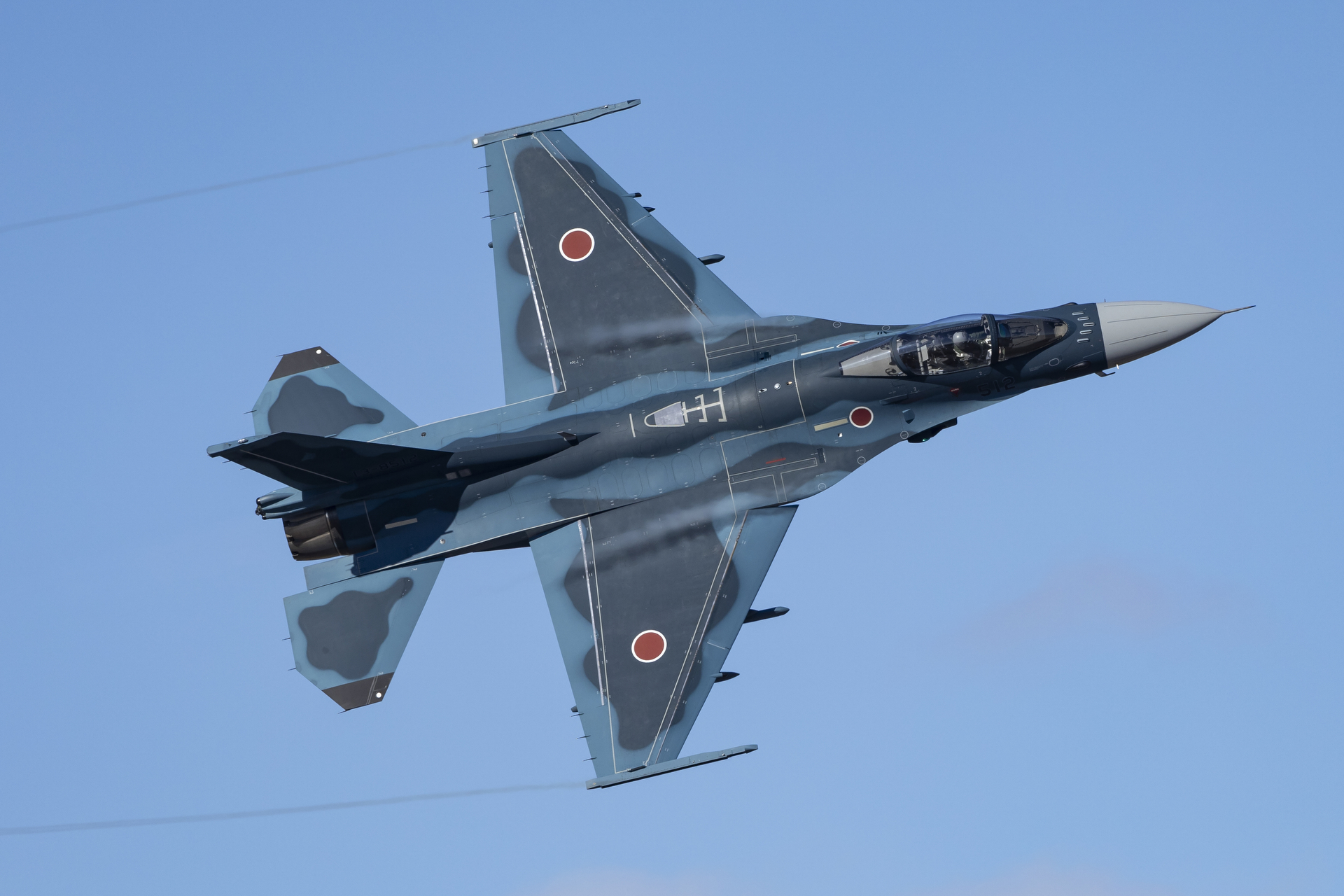 第3飛行隊のF-2、4機による模擬空対地射爆撃（百里基地航空祭2024にて撮影）<br>キヤノン EOS R6 Mark II／RF100-500mm F4.5-7.1 L IS USM／500mm／Fvモード（1/2,500秒、F8）／ISO 400