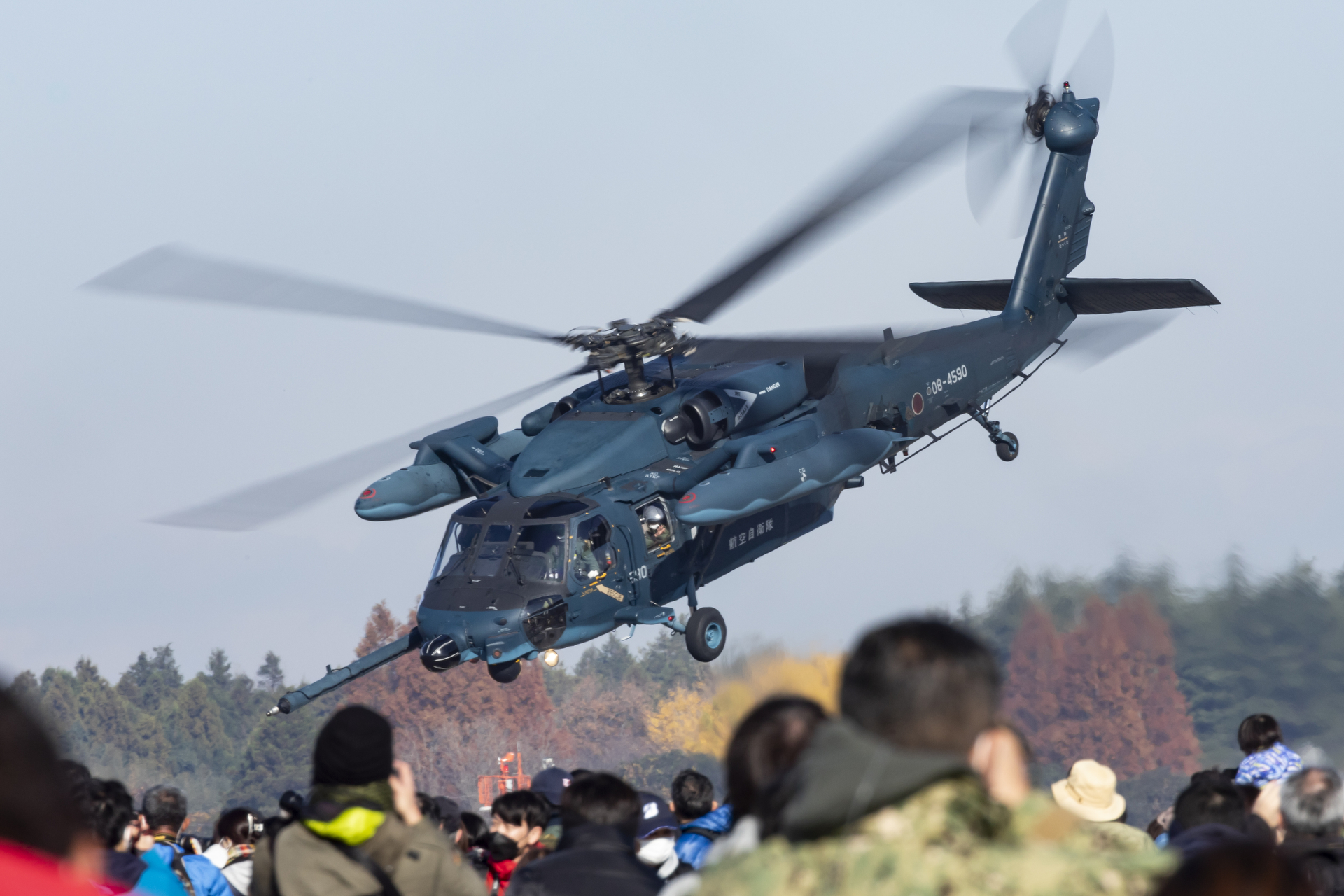 60周年の記念塗装機を撮影するチャンスです（百里基地航空祭2022にて撮影）<br>キヤノン EOS 6D Mark II／EF100-400mm f/4.5-5.6L IS II USM +1.4x／560mm／シャッター速度優先AE（1/125秒、F22）／ISO 400