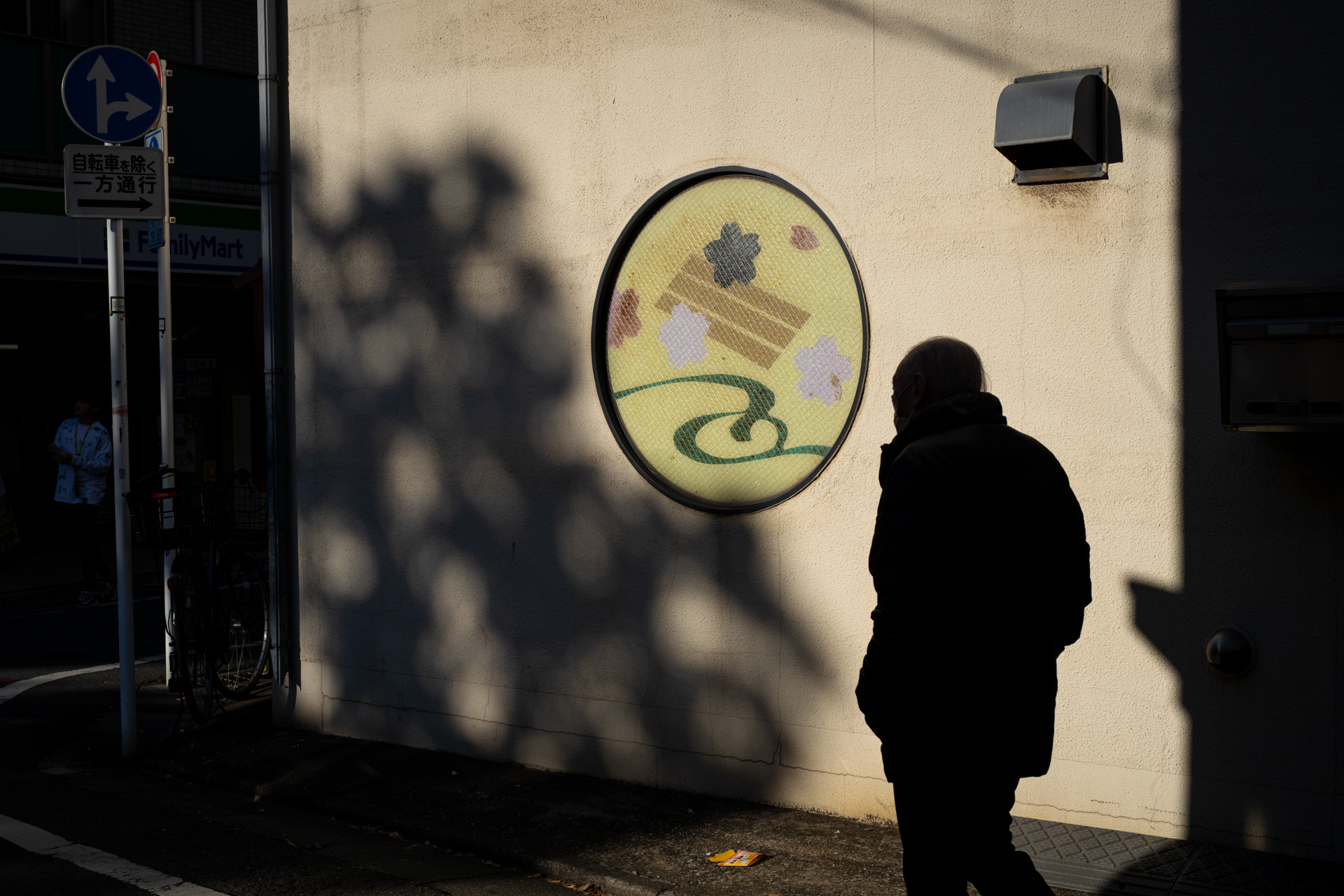 光と影。シャドーは救わずに、ハイライトの調子を重視しましたが、うまくいきました。<br><span class="fnt-85">α7CR／SIGMA 50mm F1.4 DG HSM｜Art／プログラムAE（1/2,500秒、F8.0、−0.7EV）／ISO 400</span>