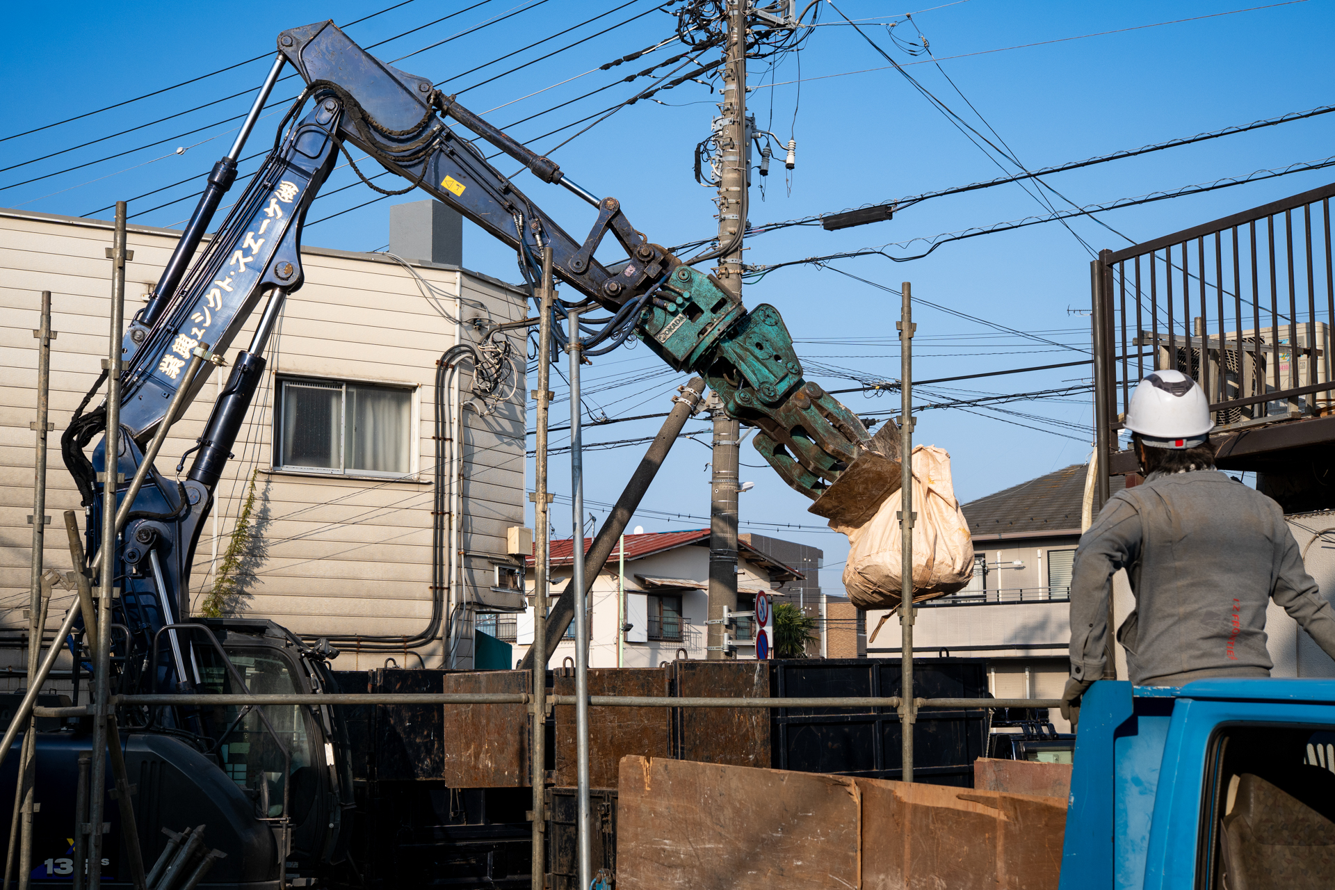 今月のスクラップ&ビルドです。50mmレンズは筆者にとっては望遠に属する画角とパースペクティブなんですが、絞り込んでみると使用レンズの焦点距離がわからなくなることがあります。<br><span class="fnt-85">LUMIX S5IIX／SIGMA 50mm F1.4 DG HSM｜Art／絞り優先AE（1/1,250秒、F8.0、−0.7EV）／ISO 400</span>