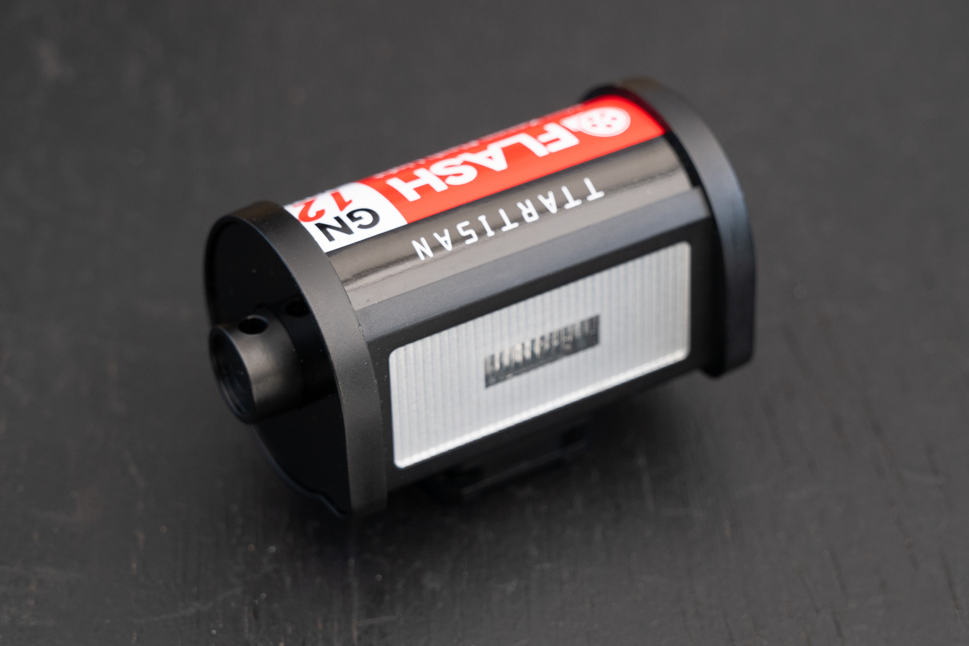 フイルムのような外観が愛らしい。実際のフイルムより少し大きい