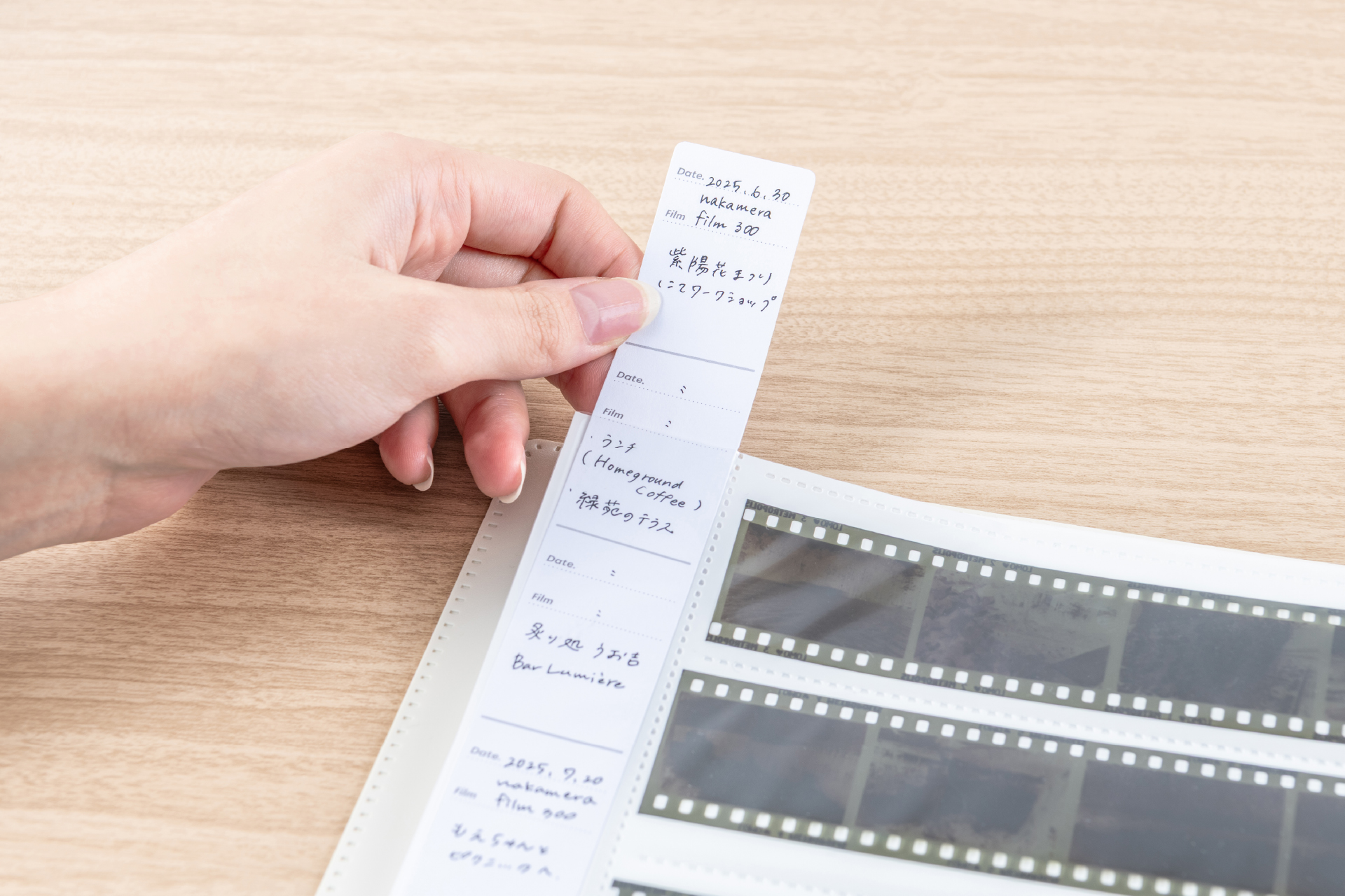 ネガナアルバムのタイトルカード