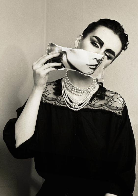 <i>What I Do To Please You I Do</i>, 1981–2008 ©Linder, Courtesy of the artist and Modern Art, London