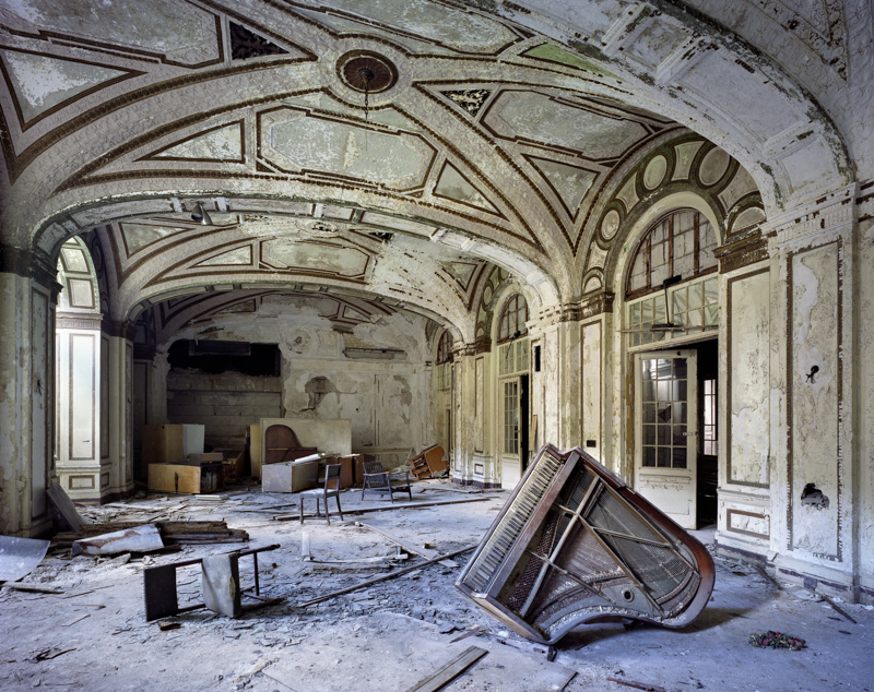 <i>Ballroom, Lee Plaza Hotel</i>, The Ruins of Detroit, 2006 ©Yves Marchand & Romain Meffre