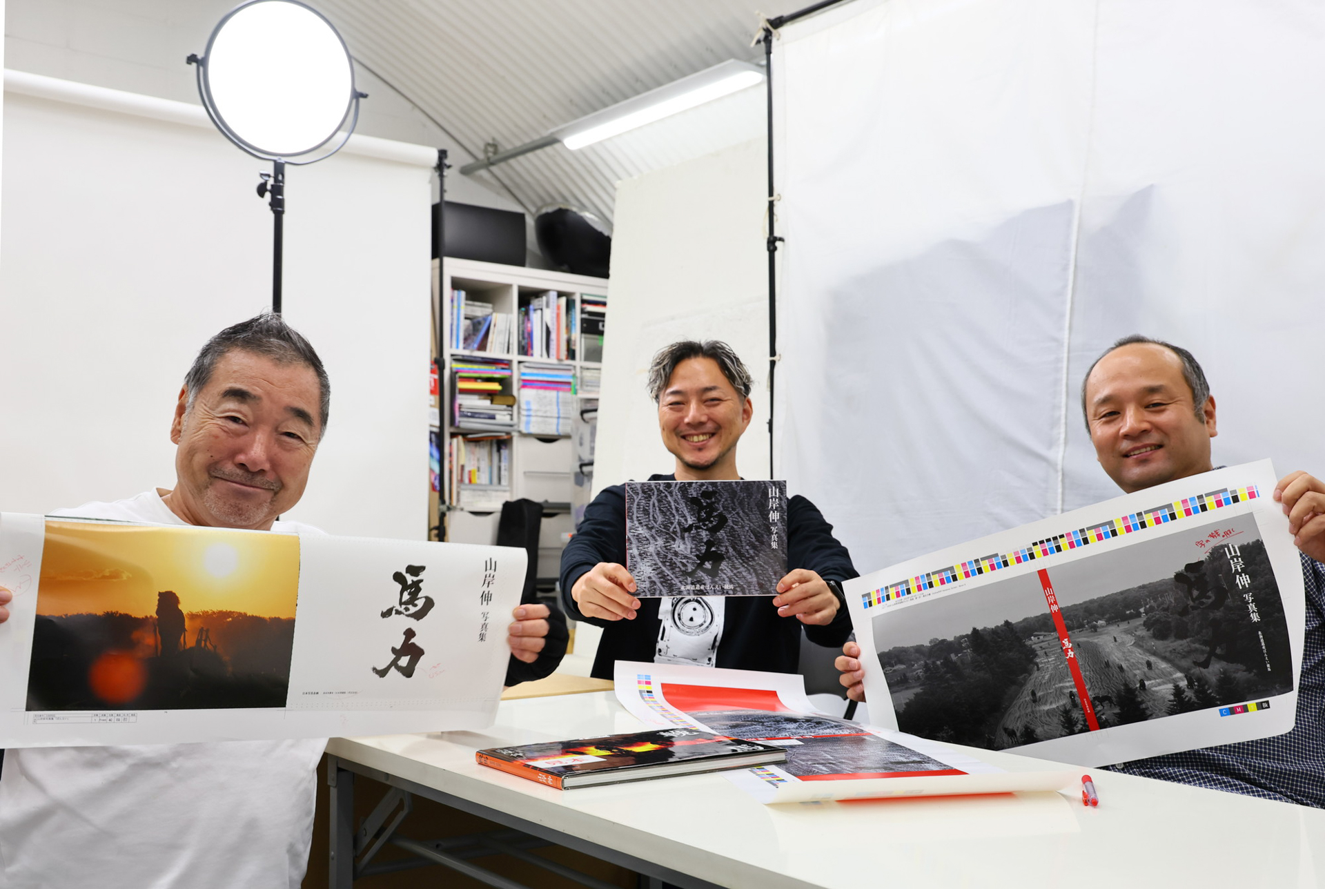 写真集の色校チェック。三村漢さん、藤森編集長と。いつも文句が多い私ですが感謝しています