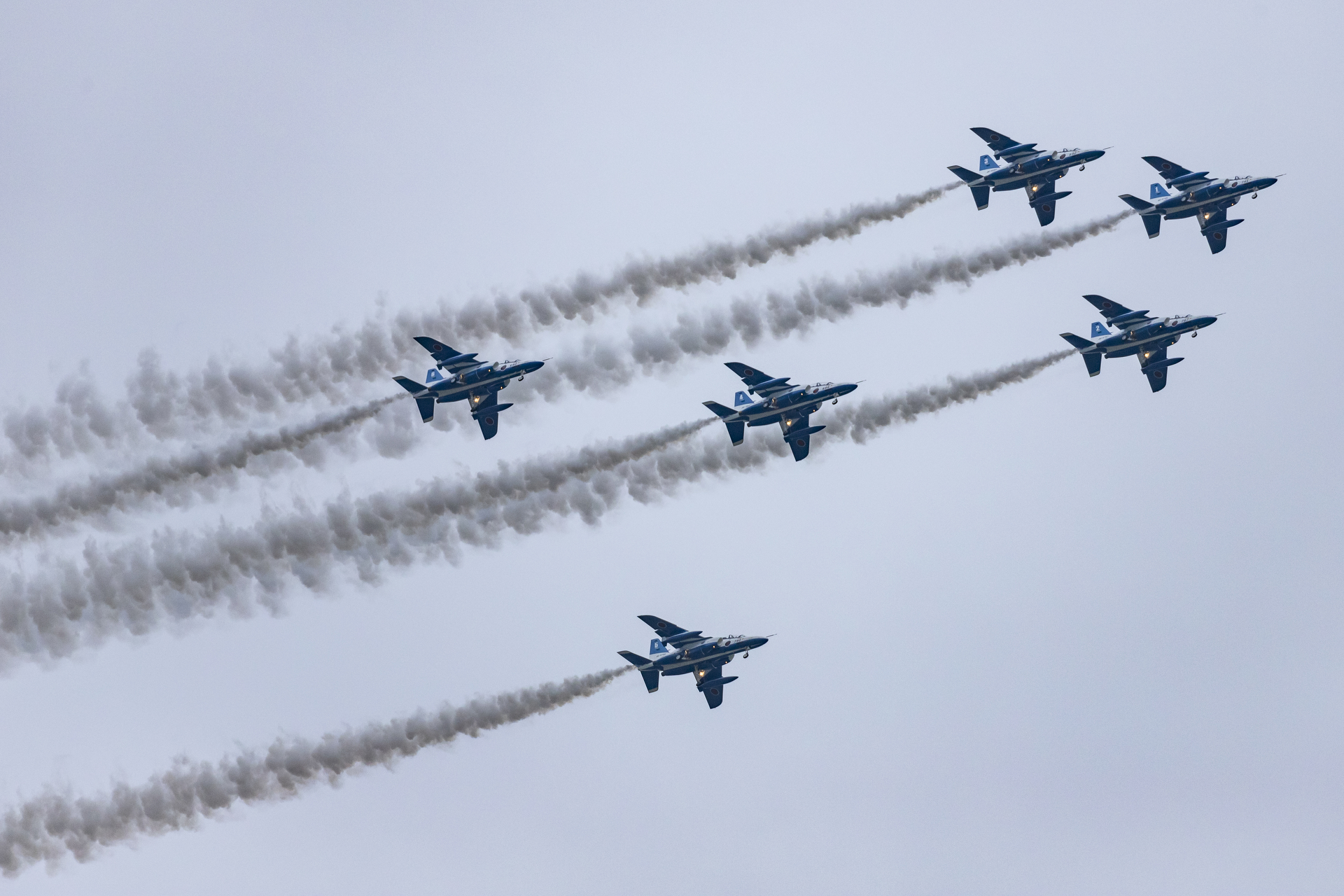 クリスマスツリー・ダーティー・ローパス（2018年の美ら島エアフェスタにて撮影）<br>キヤノン EOS 6D Mark II／EF100-400mm f/4.5-5.6L IS II USM／400mm／絞り優先AE（1/3,200秒、F6.3）／ISO 1000