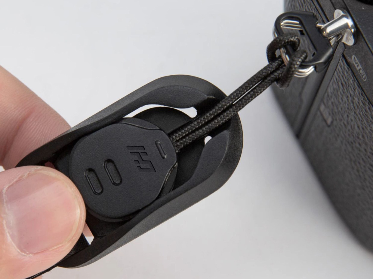 クイックリリース機構を持つマグドット・アタッチメント