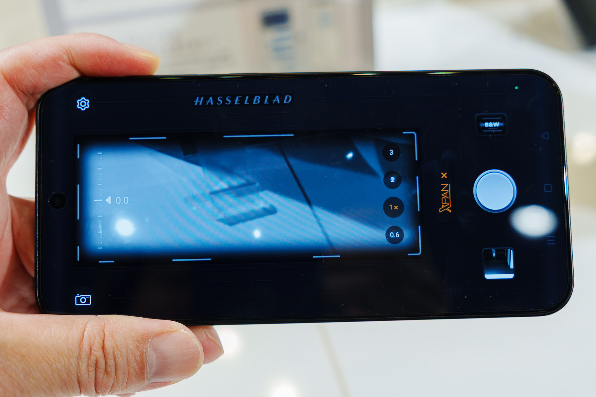 実際の画面。シャッターボタンの色も変わっている