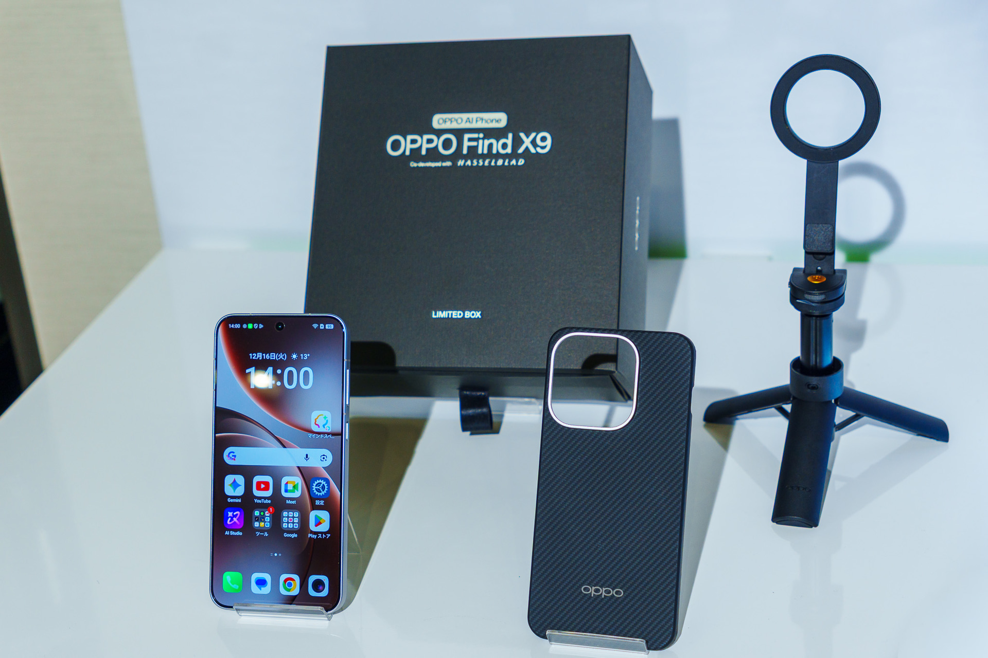 セルフィースティックとケース