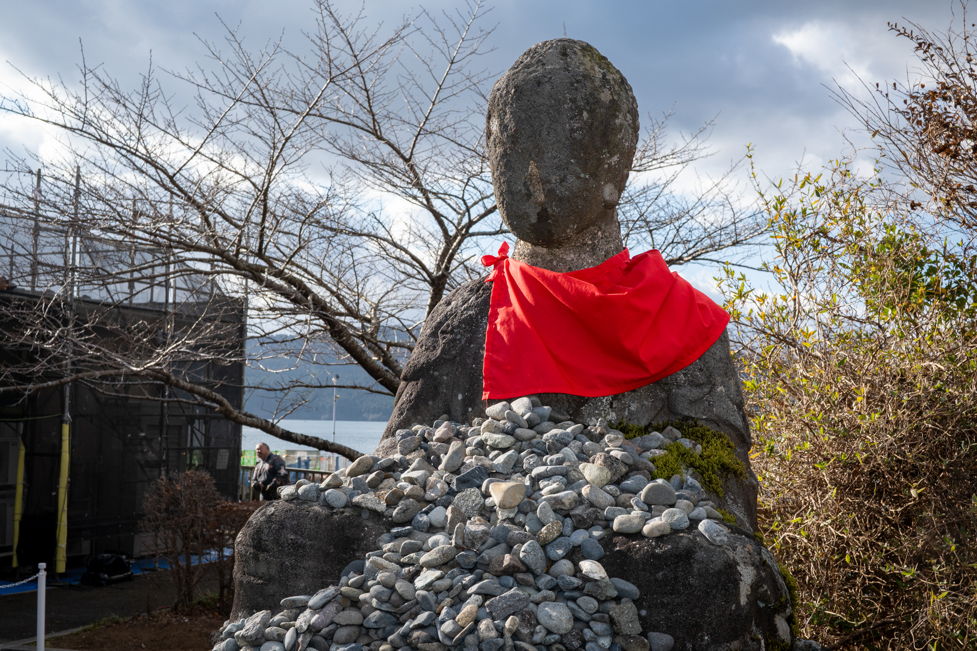 精度をみるために必然もないのに日中シンクロしてみました。カメラ任せでなにも考えていませんが、ちゃんとフィルインライトになっております。<br><span class="fnt-85">ニコン Z50II／NIKKOR Z 28mm f/2.8（SE）／28mm（42mm相当）／プログラムAE（1/200秒、F10、±0.0EV）／ISO 200</span>