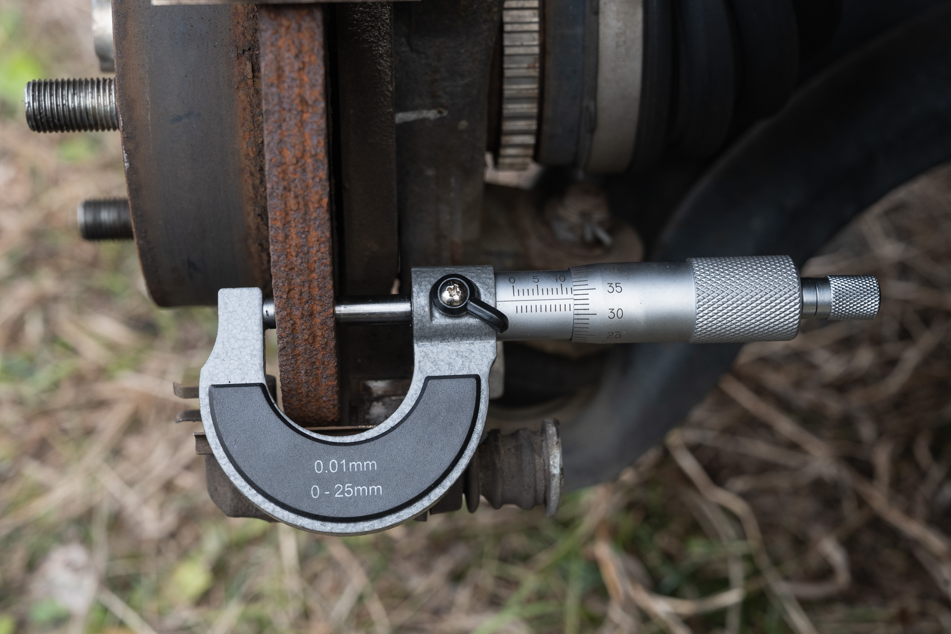 エブリイではバンの場合ソリッドディスク。摩耗限度は10mmなのでまだ余裕がある