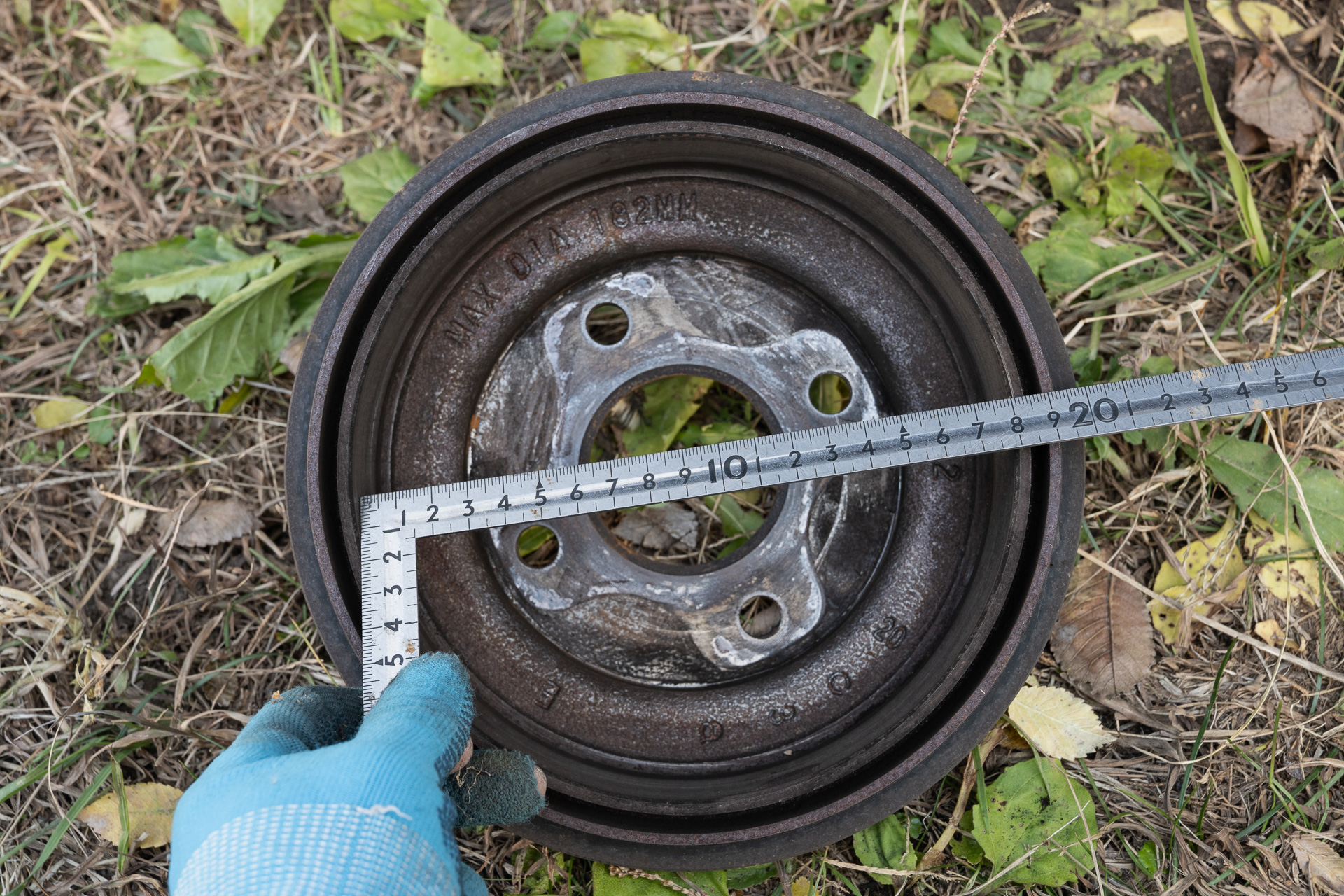 ドラムは内径を測る。現在180mm。使用限度は182mmなので、2mmの余裕。これも次回チェック