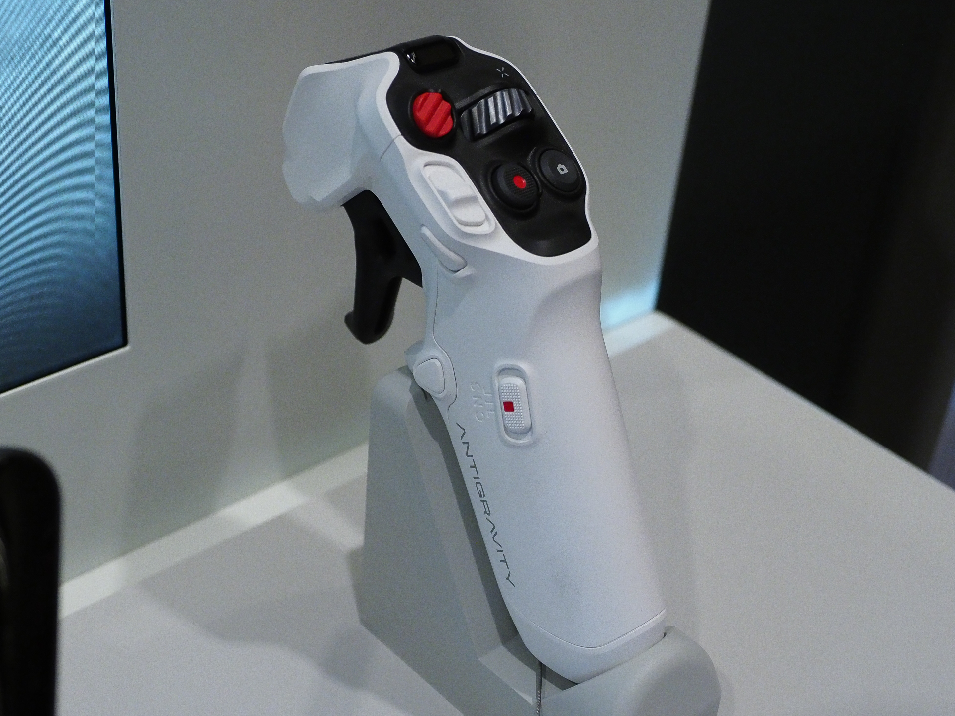 グリップモーションコントローラー