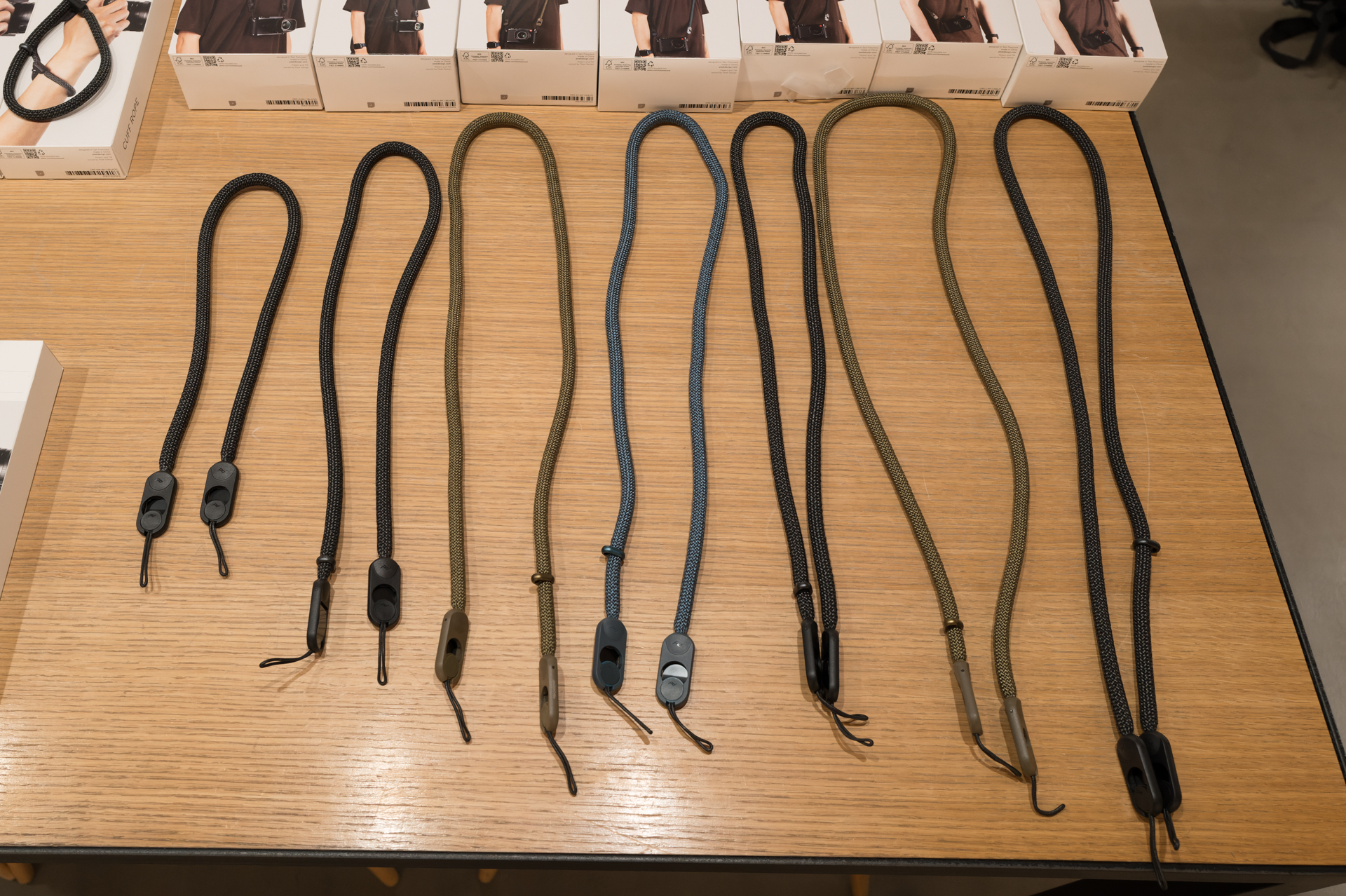 「フォーム ロープ」は、長さにより最大で3色から選べる。ストラップからアンカーまでカラーを統一した