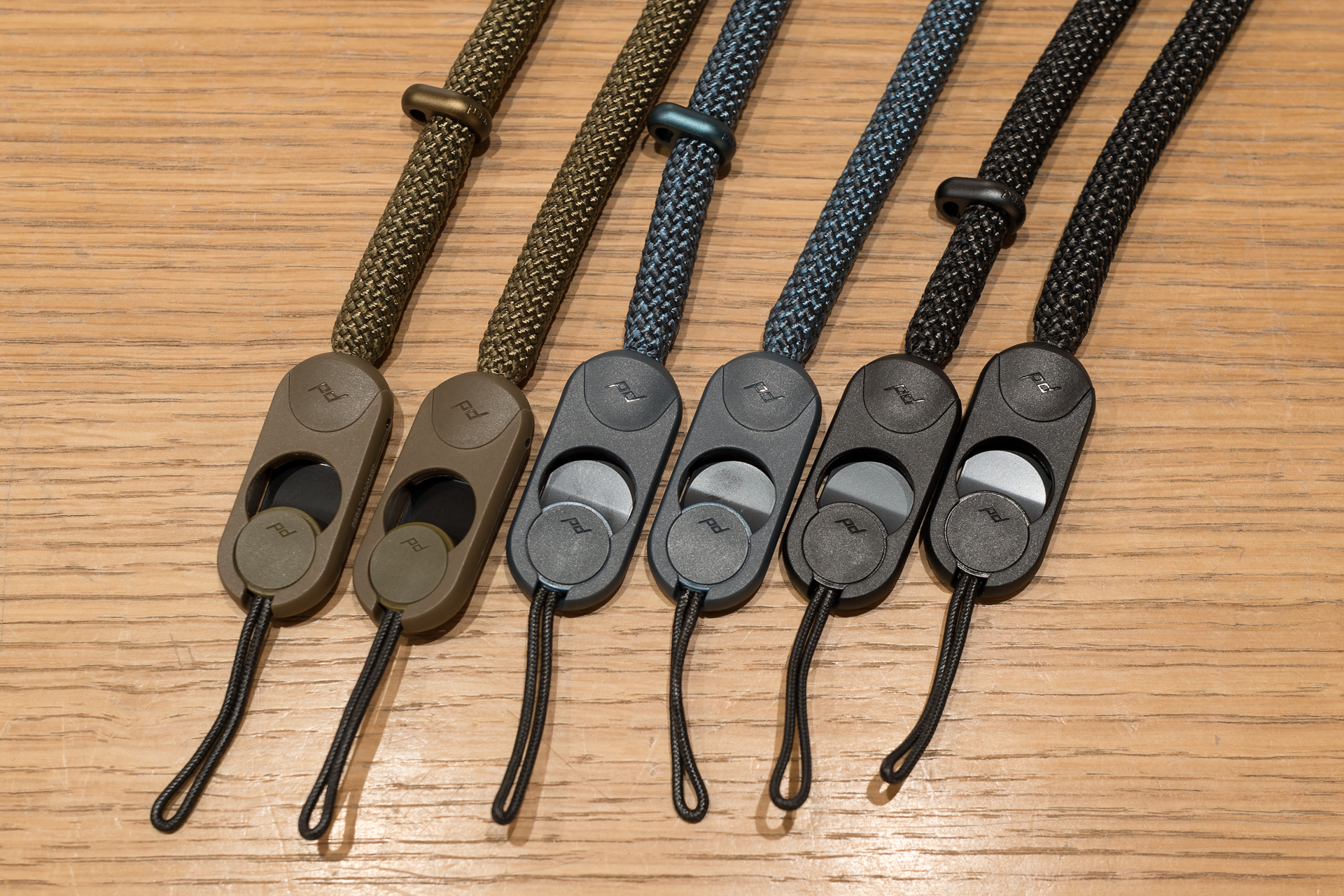 色名は左からケルプ、オーシャン、ブラック。銀一の担当者いわく、「カラーはぜひ実物でチェックしてほしい」とのこと